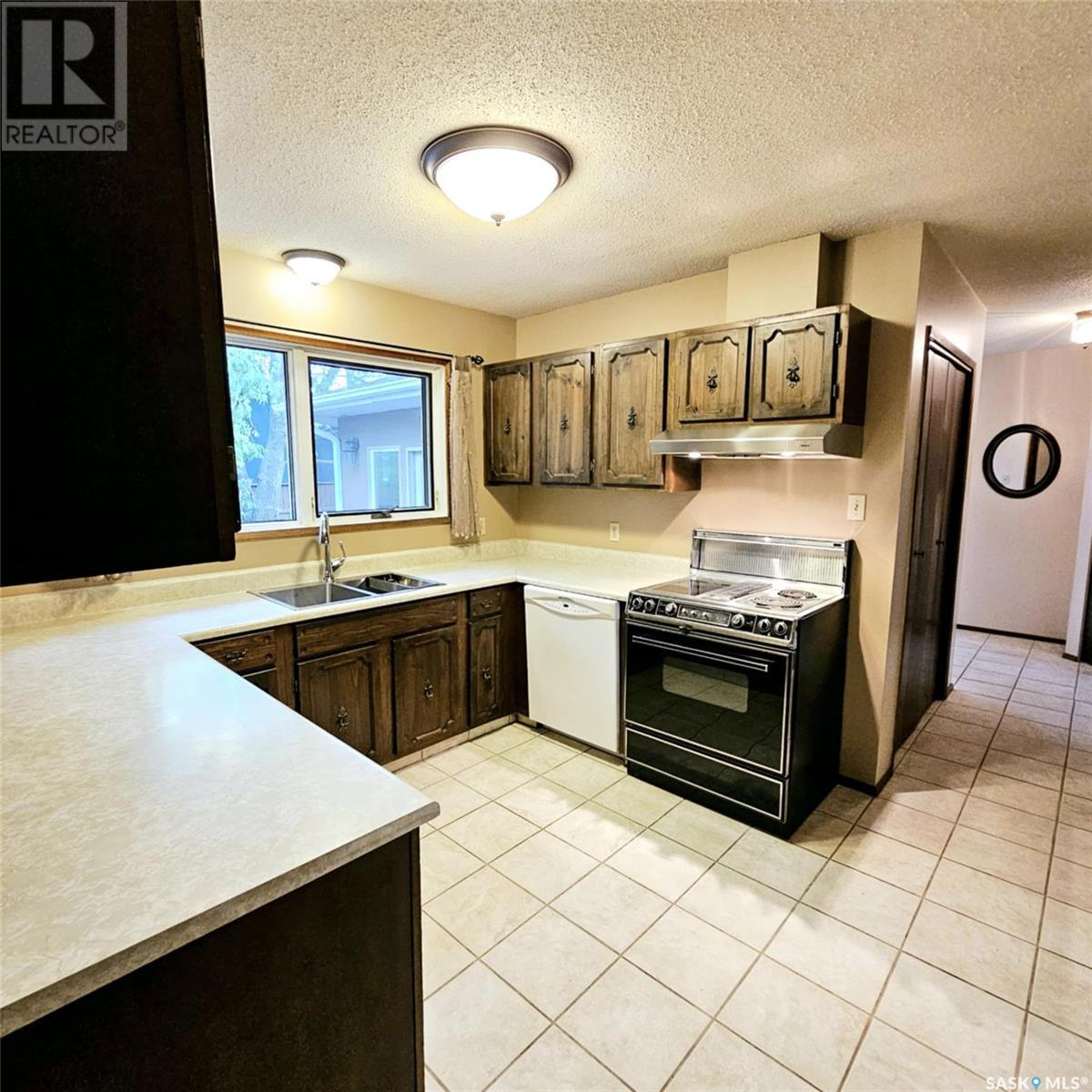 515 Grant Bay, Esterhazy, Saskatchewan  S0A 0X0 - Photo 9 - SK974854