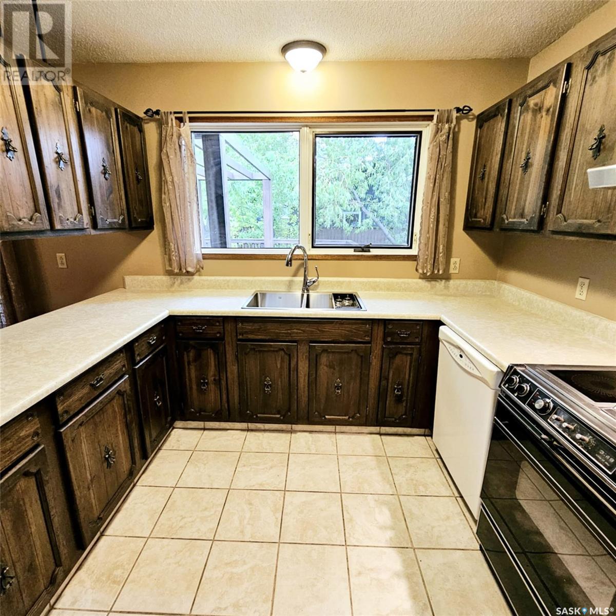 515 Grant Bay, Esterhazy, Saskatchewan  S0A 0X0 - Photo 10 - SK974854