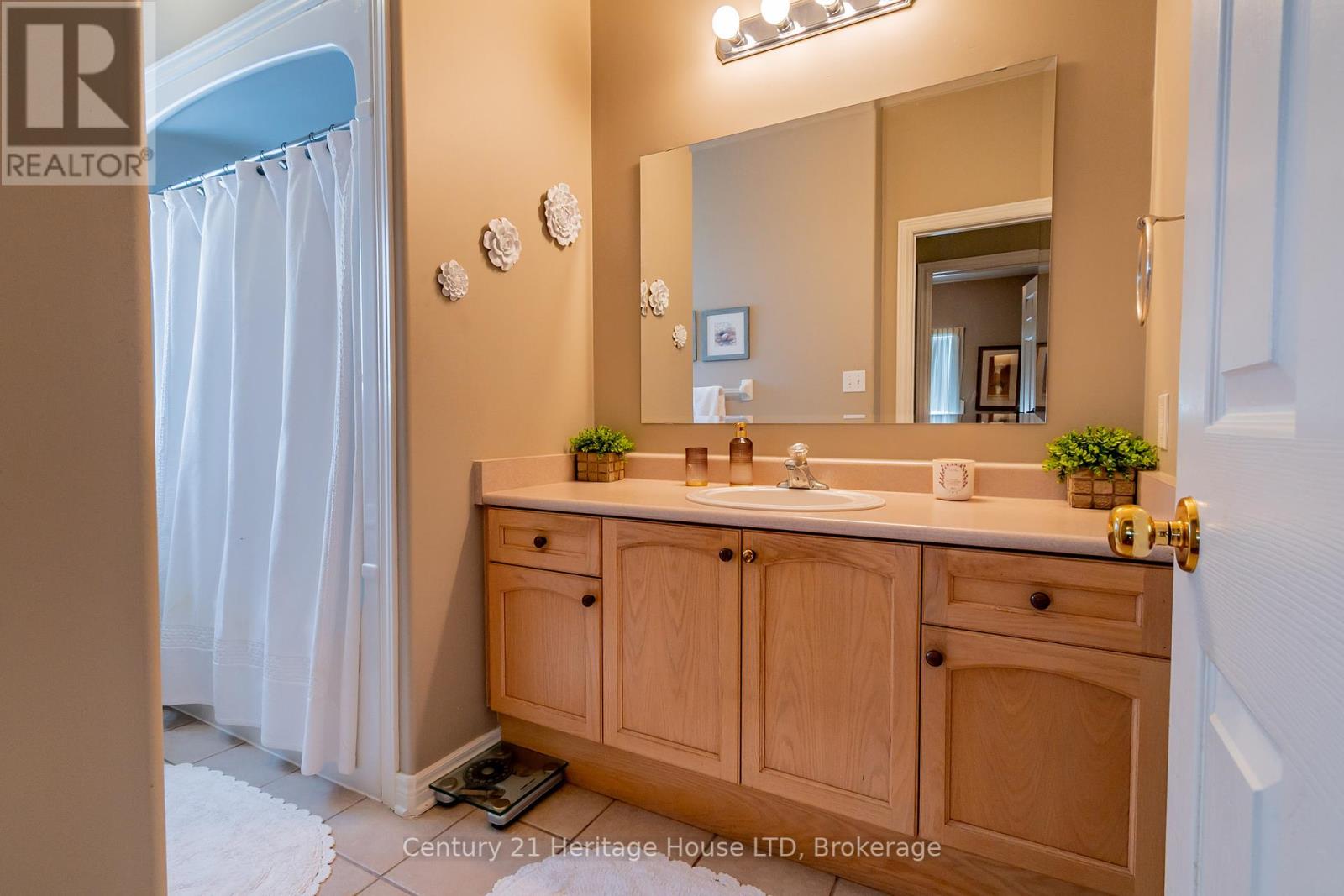 180 Oakcrest Avenue, Welland, Ontario  L3C 7K3 - Photo 13 - X12081415