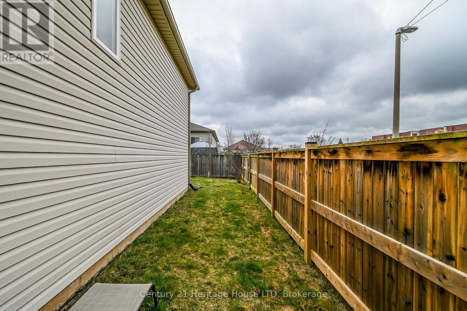 180 Oakcrest Avenue, Welland, Ontario  L3C 7K3 - Photo 27 - X12081415