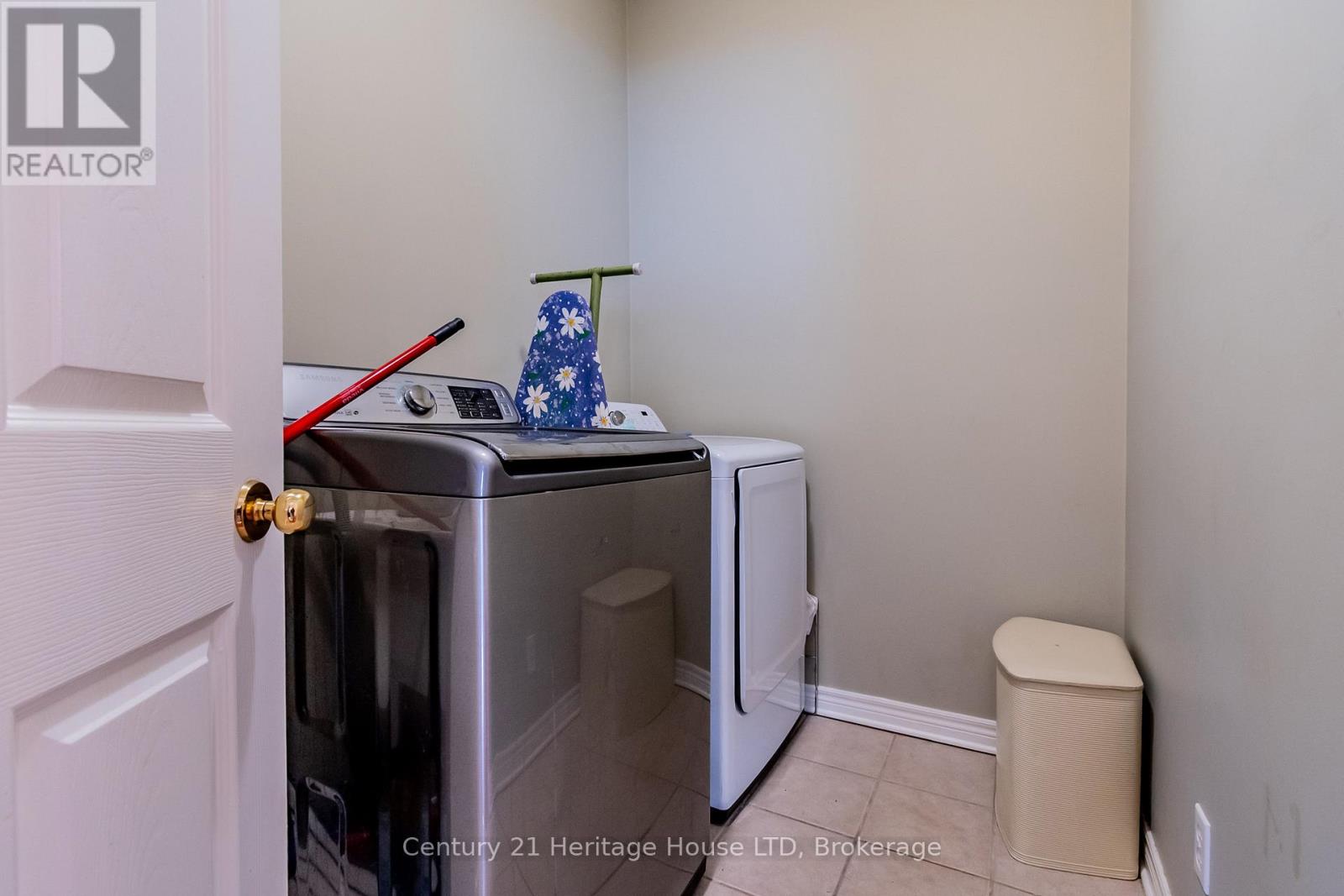 180 Oakcrest Avenue, Welland, Ontario  L3C 7K3 - Photo 8 - X12081415