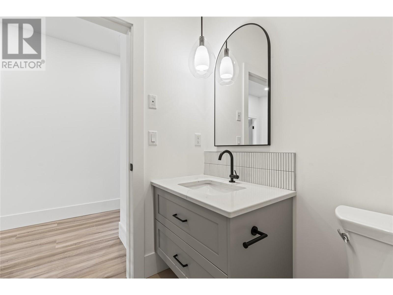 7077 Manning Place, Vernon, British Columbia  V1B 0B6 - Photo 10 - 10343256