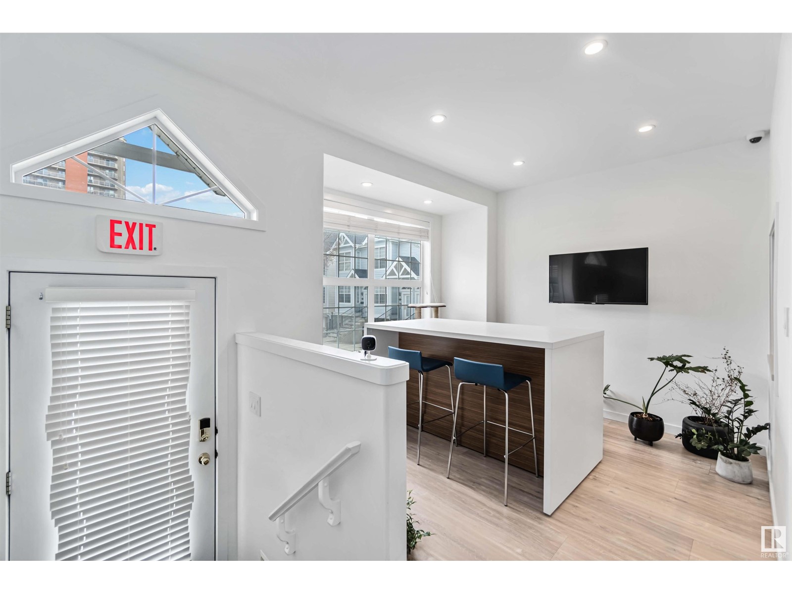 Property at #2 10235 111 ST NW image 3