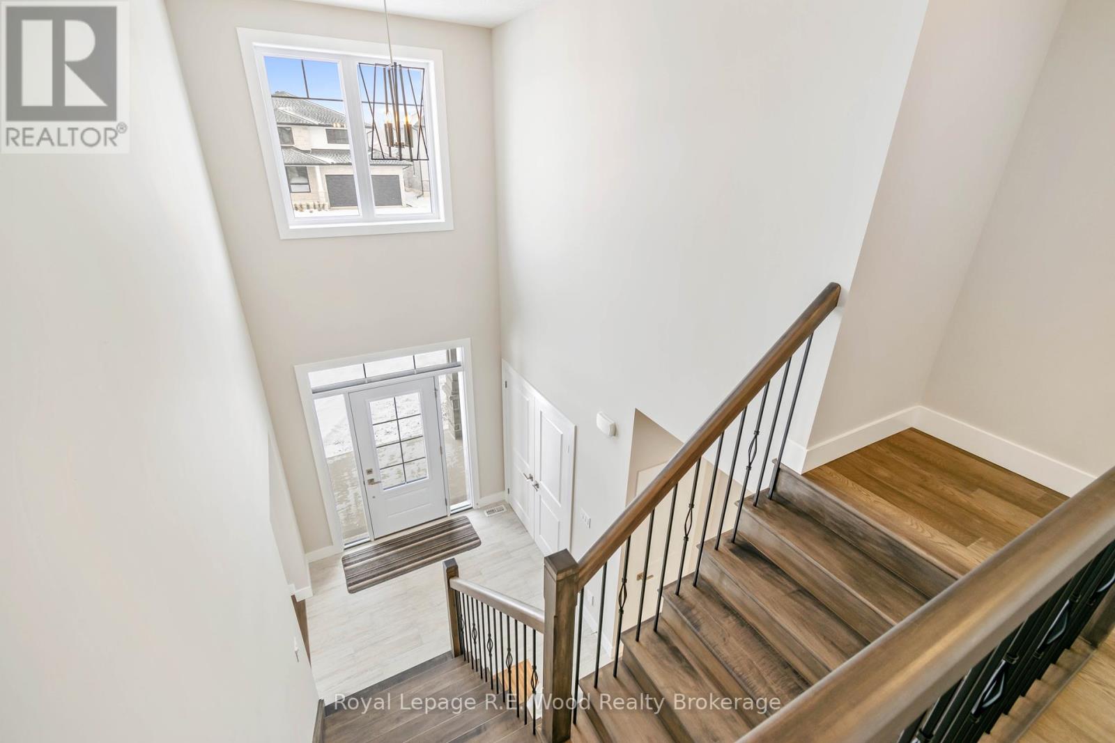 Property at 61 SUNVIEW DRIVE image 3