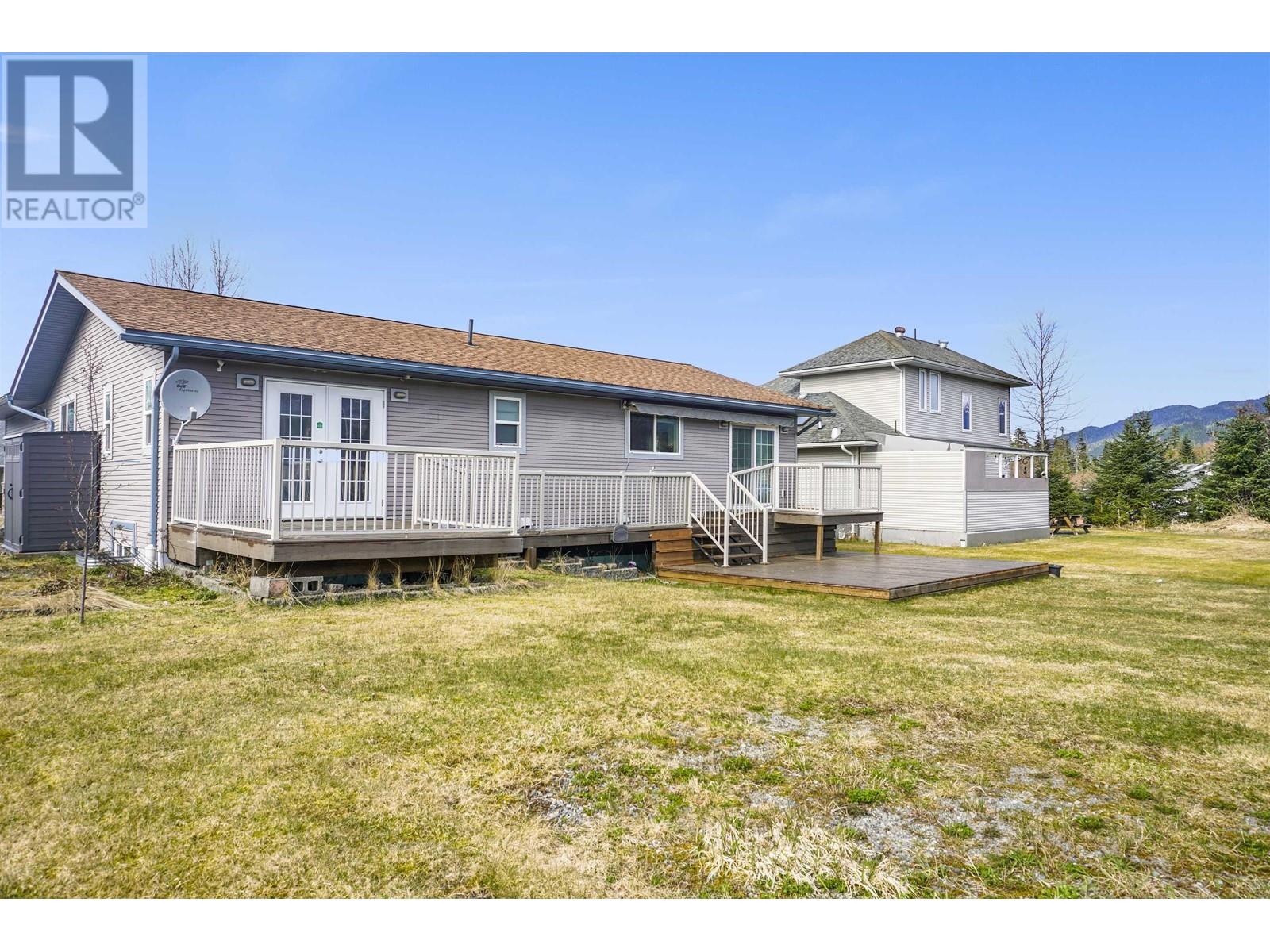 Property at 11 WAKITA AVENUE image 3