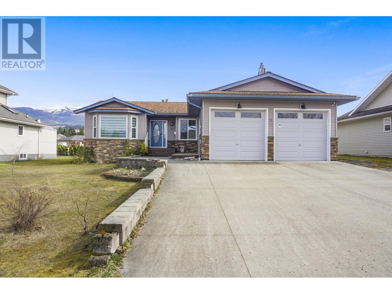 Property at 11 WAKITA AVENUE image 1
