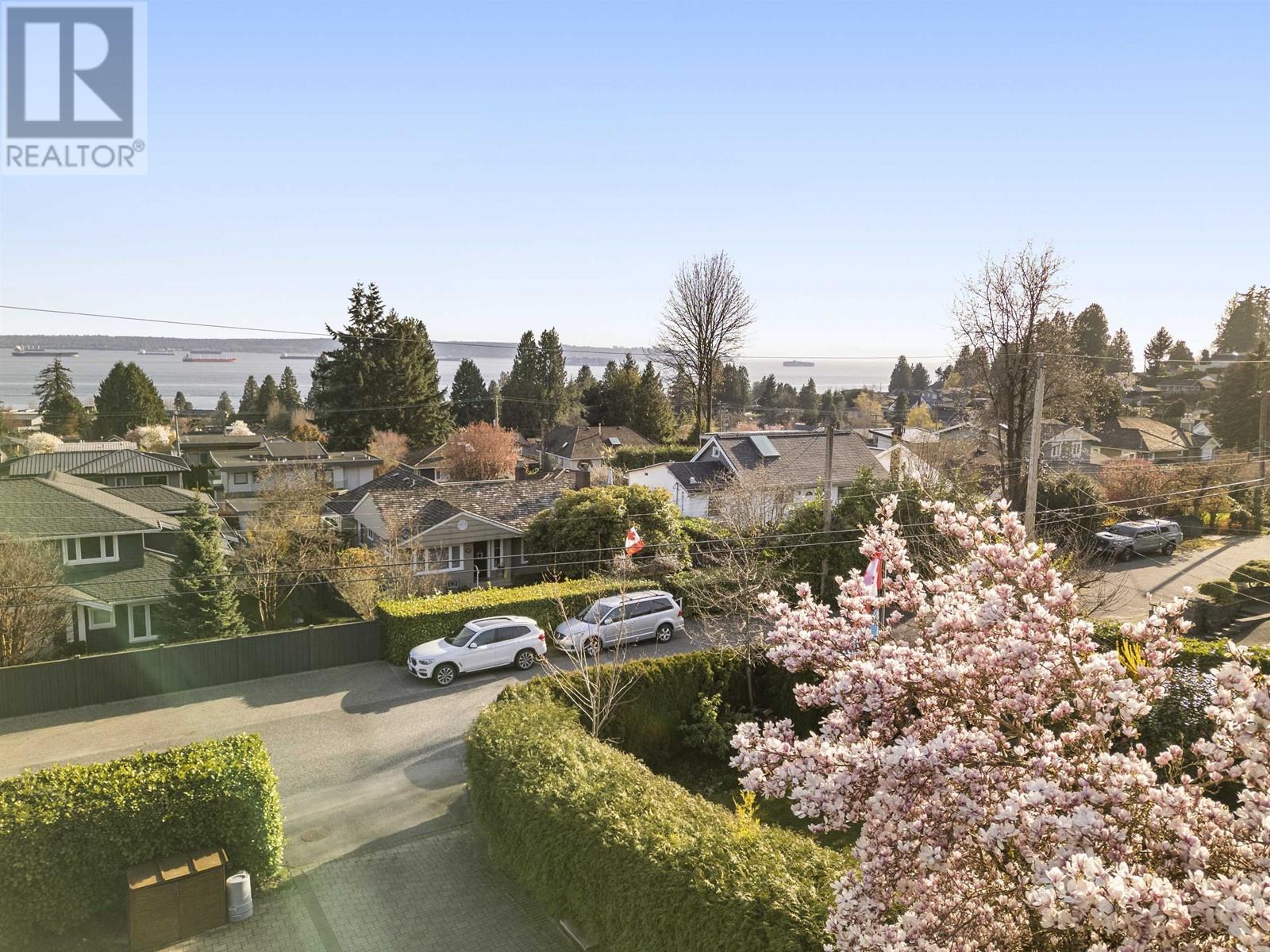2441 Nelson Avenue, West Vancouver, British Columbia  V7V 2R3 - Photo 3 - R2986769