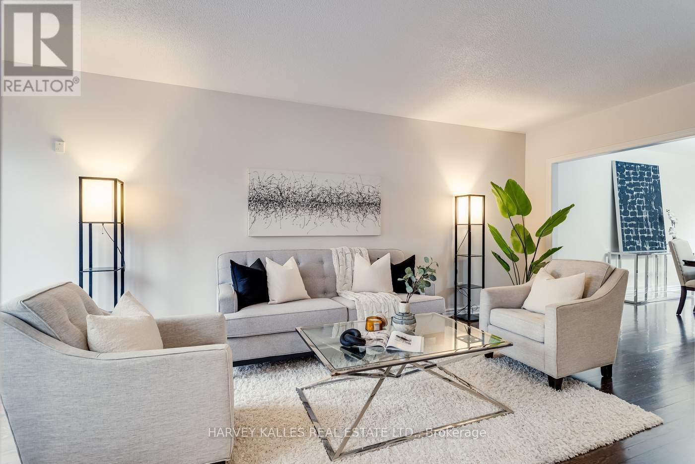Property at 67 VENICE CRESCENT image 3