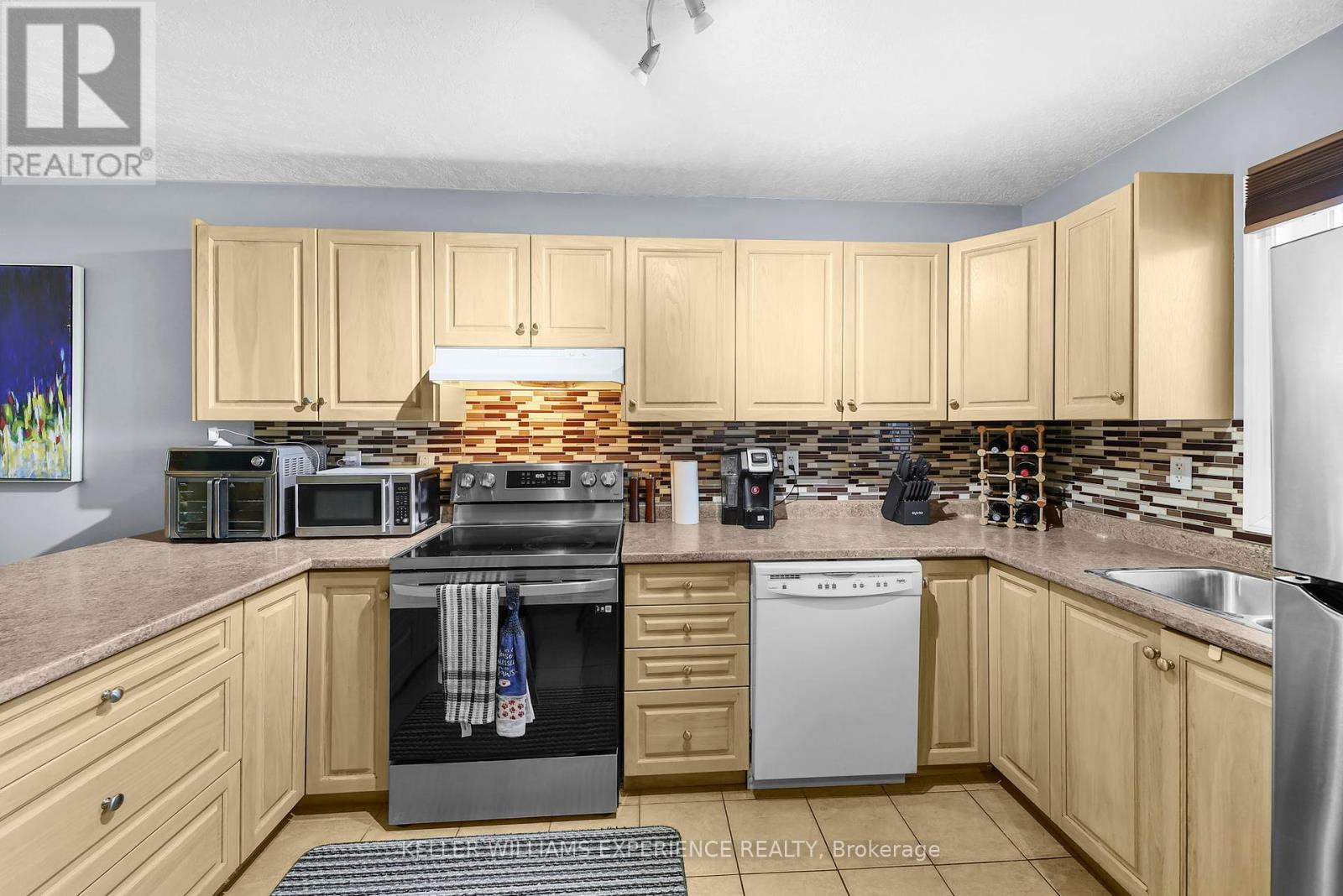 511 Thomas Street, Clearview, Ontario  L0M 1S0 - Photo 16 - S12081413