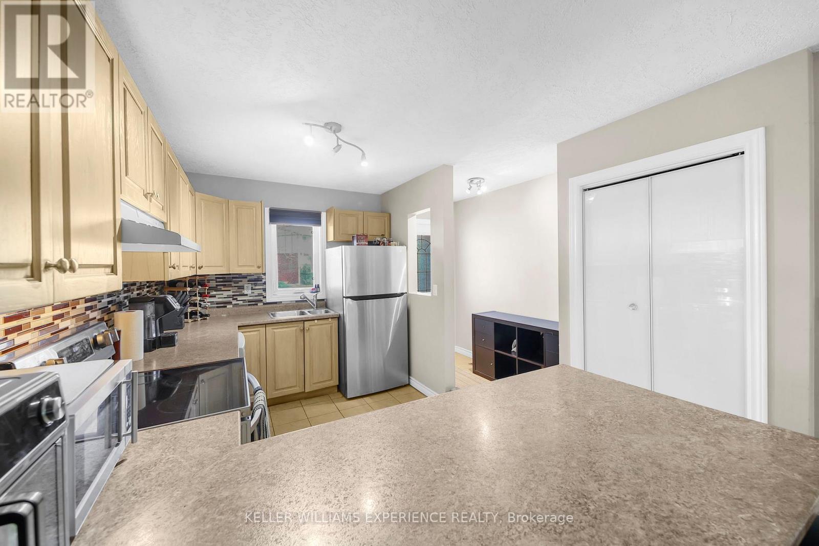 511 Thomas Street, Clearview, Ontario  L0M 1S0 - Photo 18 - S12081413