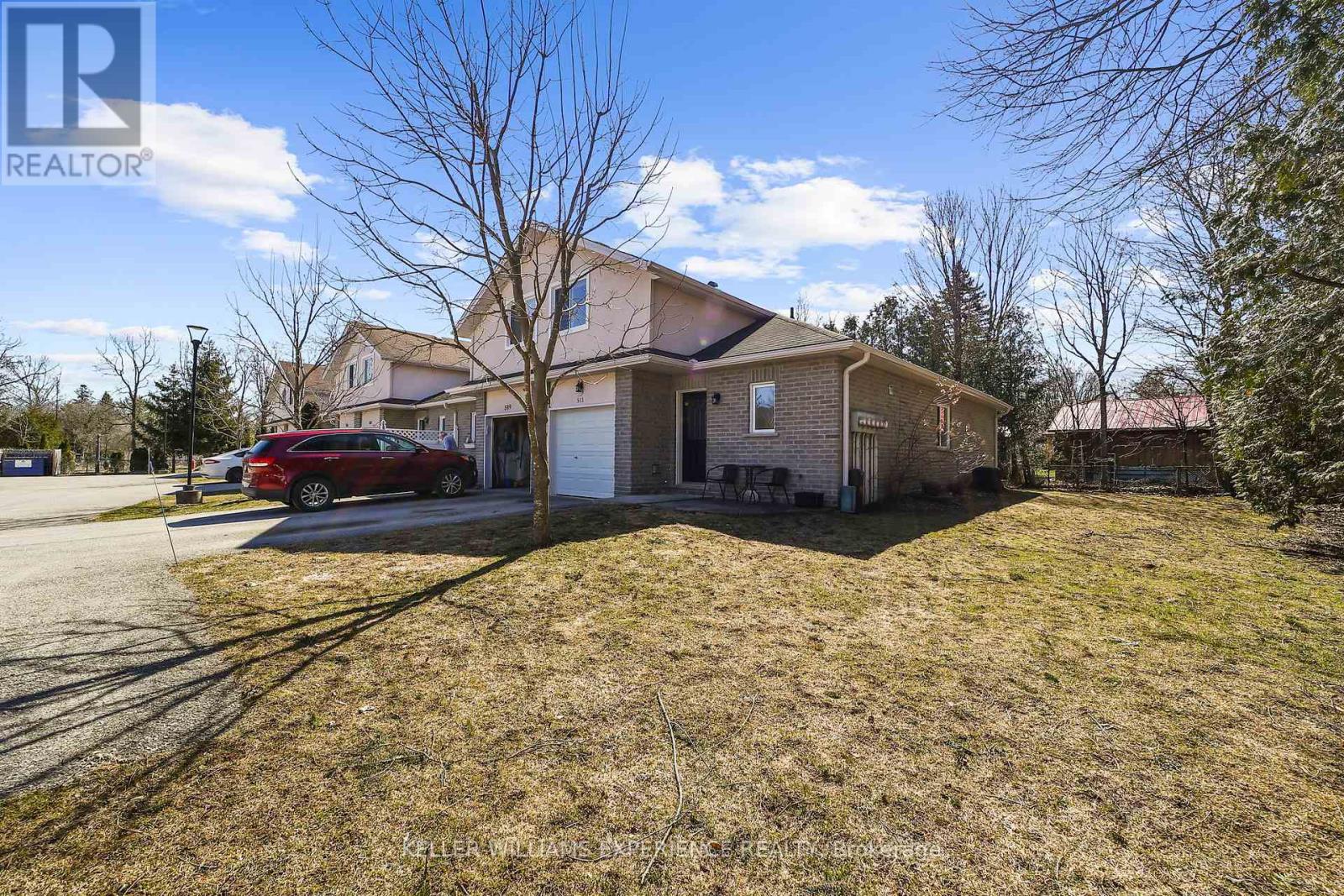 511 Thomas Street, Clearview, Ontario  L0M 1S0 - Photo 2 - S12081413