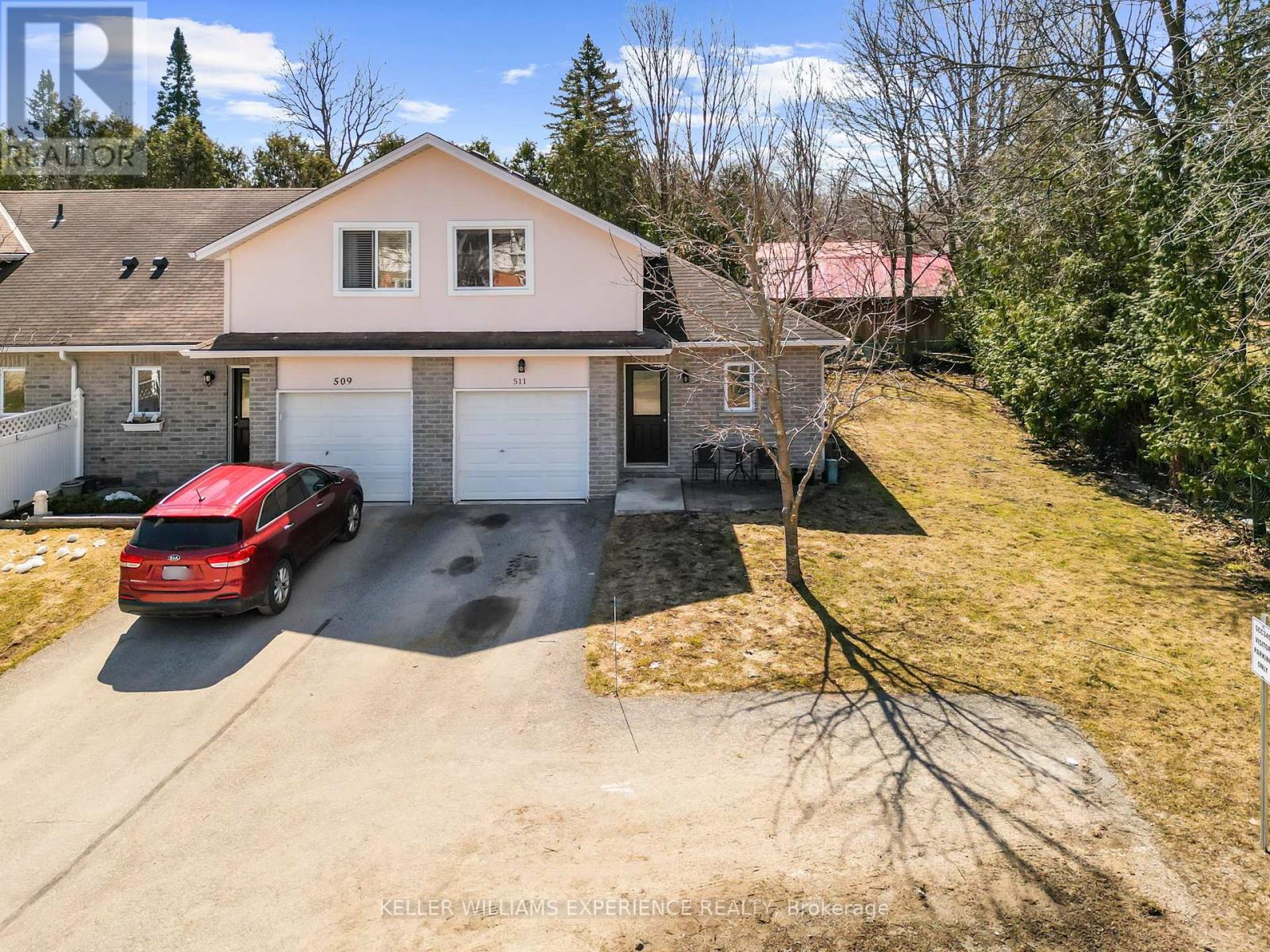 511 Thomas Street, Clearview, Ontario  L0M 1S0 - Photo 3 - S12081413