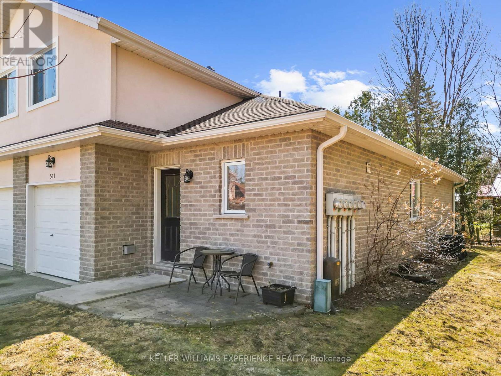 511 Thomas Street, Clearview, Ontario  L0M 1S0 - Photo 4 - S12081413