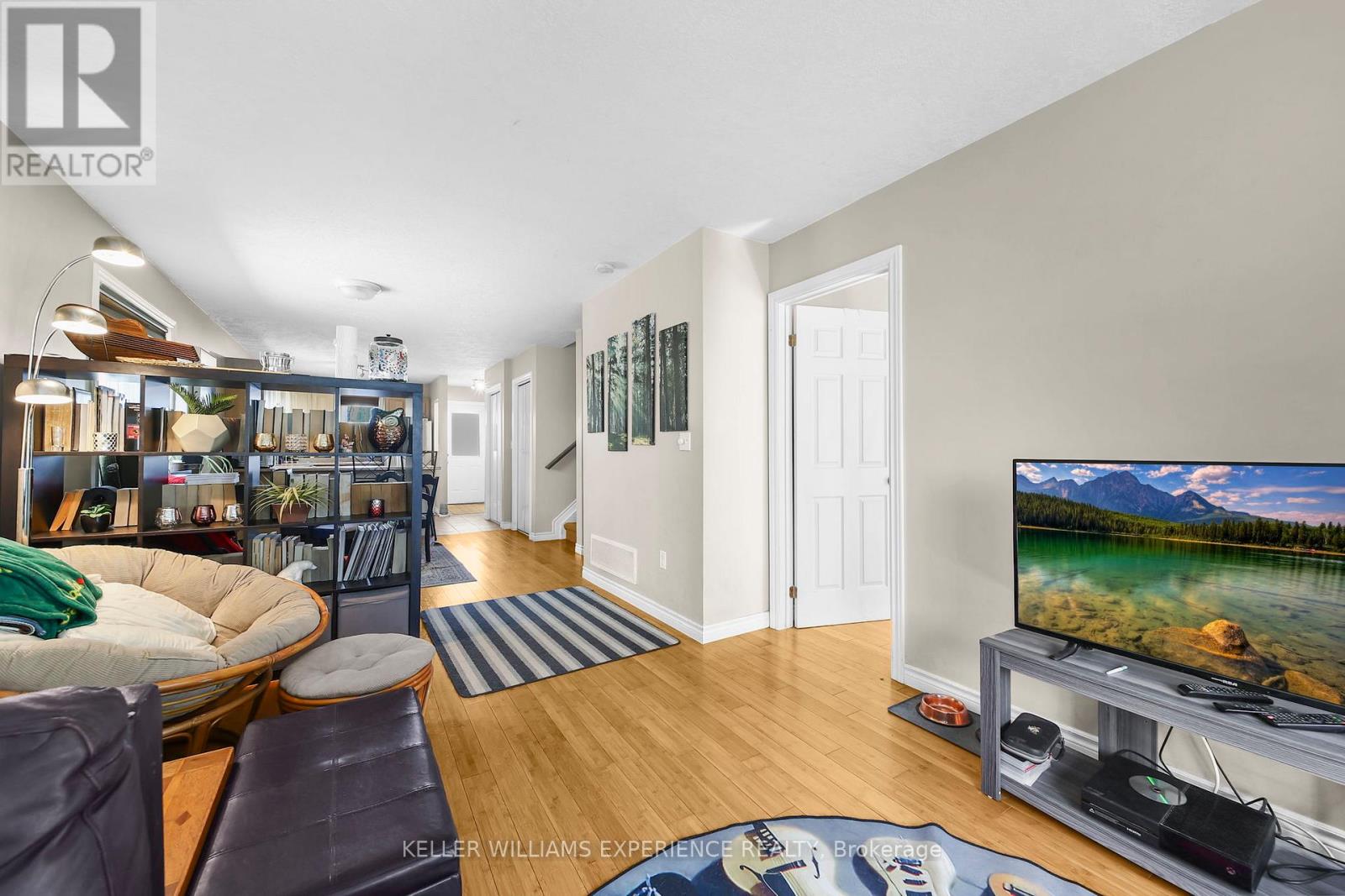 511 Thomas Street, Clearview, Ontario  L0M 1S0 - Photo 9 - S12081413