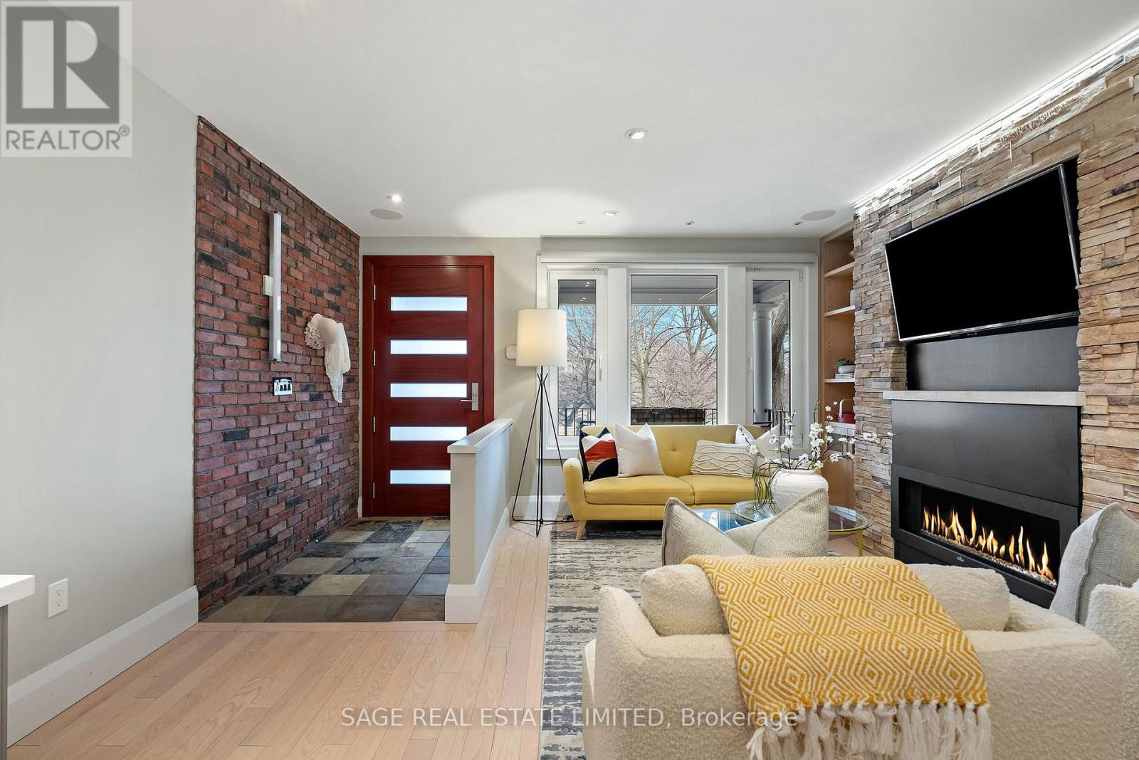Property at 750 CRAWFORD STREET image 2