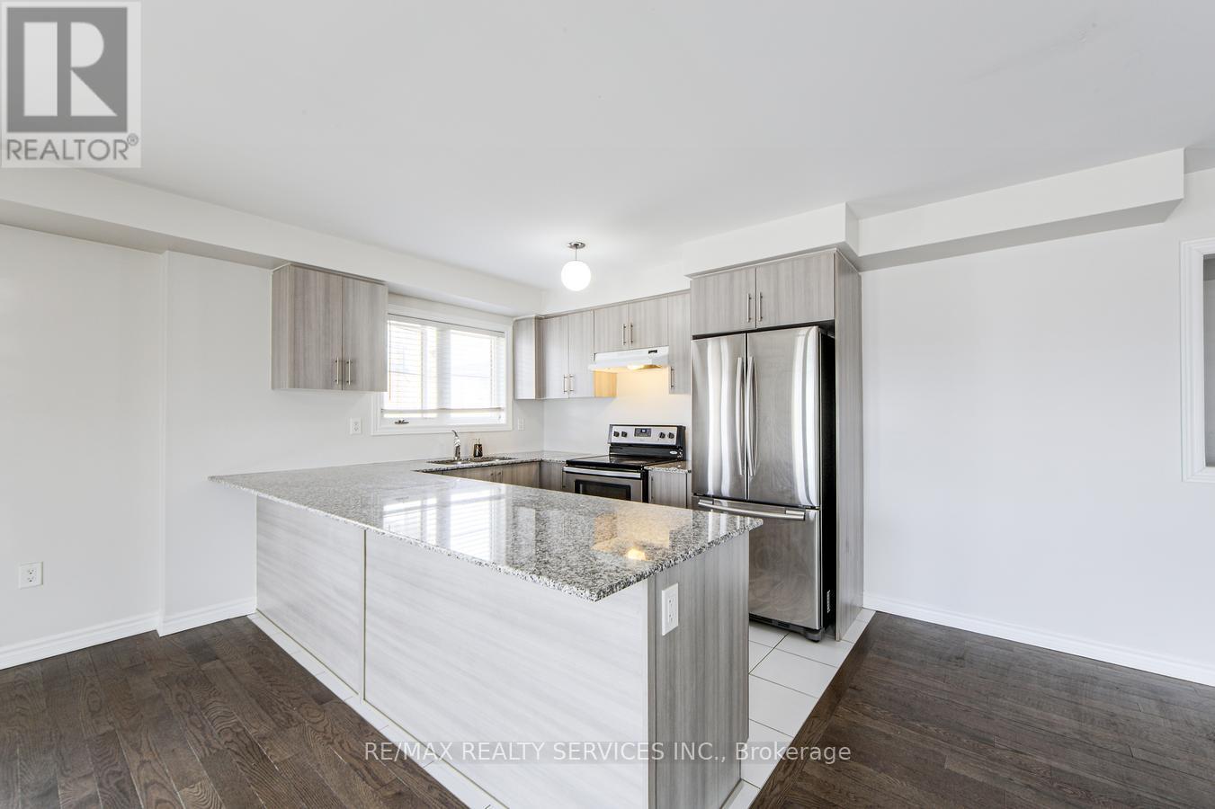 117 - 200 Veterans Drive, Brampton (Northwest Brampton), Ontario  L7A 4S6 - Photo 11 - W12081339