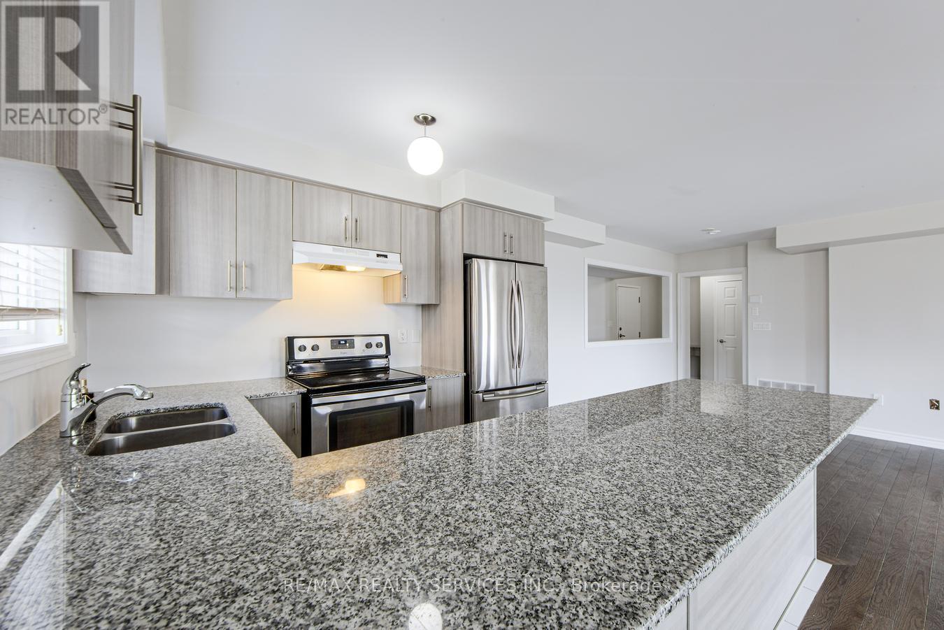 117 - 200 Veterans Drive, Brampton (Northwest Brampton), Ontario  L7A 4S6 - Photo 12 - W12081339