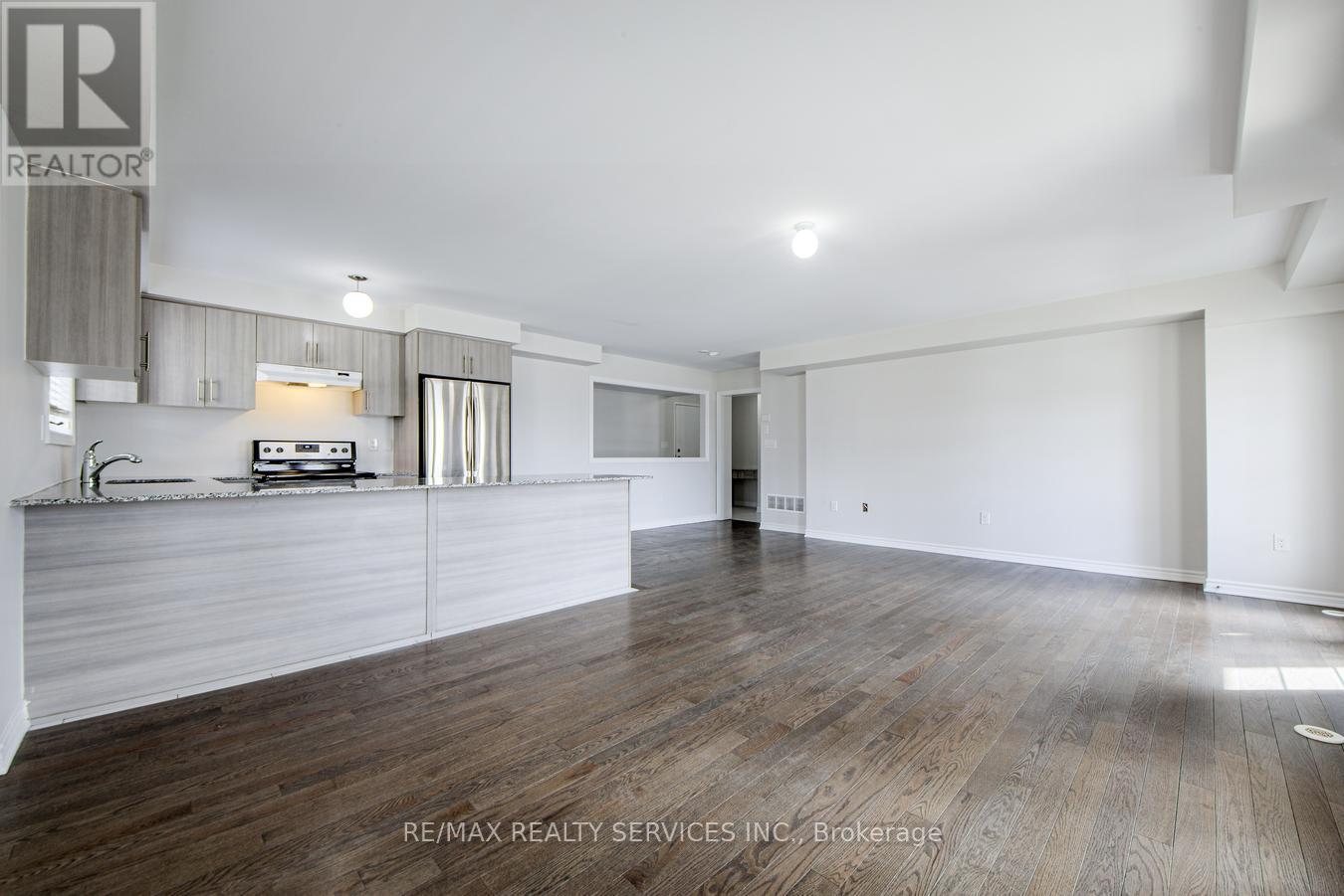 117 - 200 Veterans Drive, Brampton (Northwest Brampton), Ontario  L7A 4S6 - Photo 14 - W12081339
