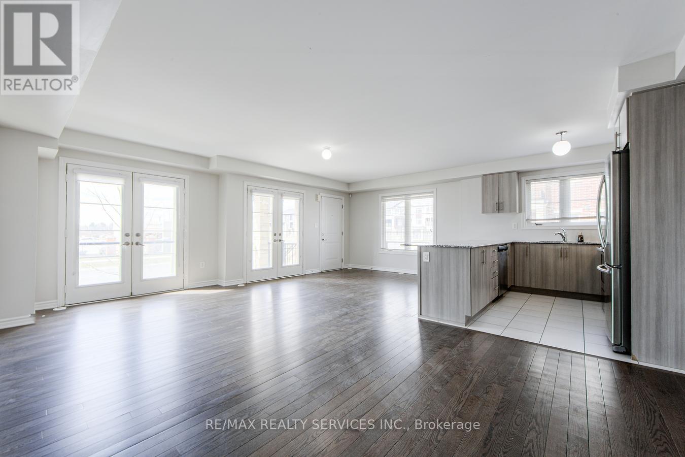 117 - 200 Veterans Drive, Brampton (Northwest Brampton), Ontario  L7A 4S6 - Photo 7 - W12081339
