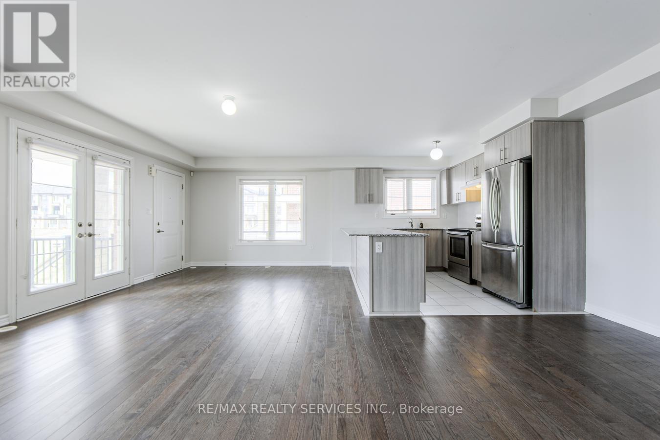 117 - 200 Veterans Drive, Brampton (Northwest Brampton), Ontario  L7A 4S6 - Photo 8 - W12081339