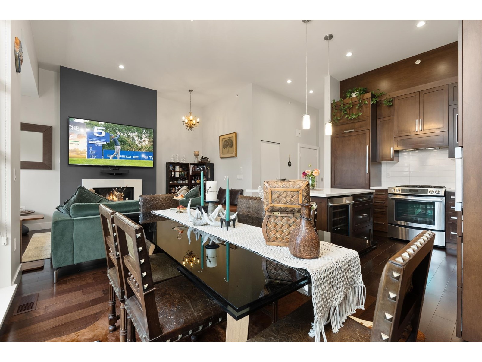 209 13585 16 Avenue, Surrey, British Columbia  V4A 1P6 - Photo 3 - R2989785