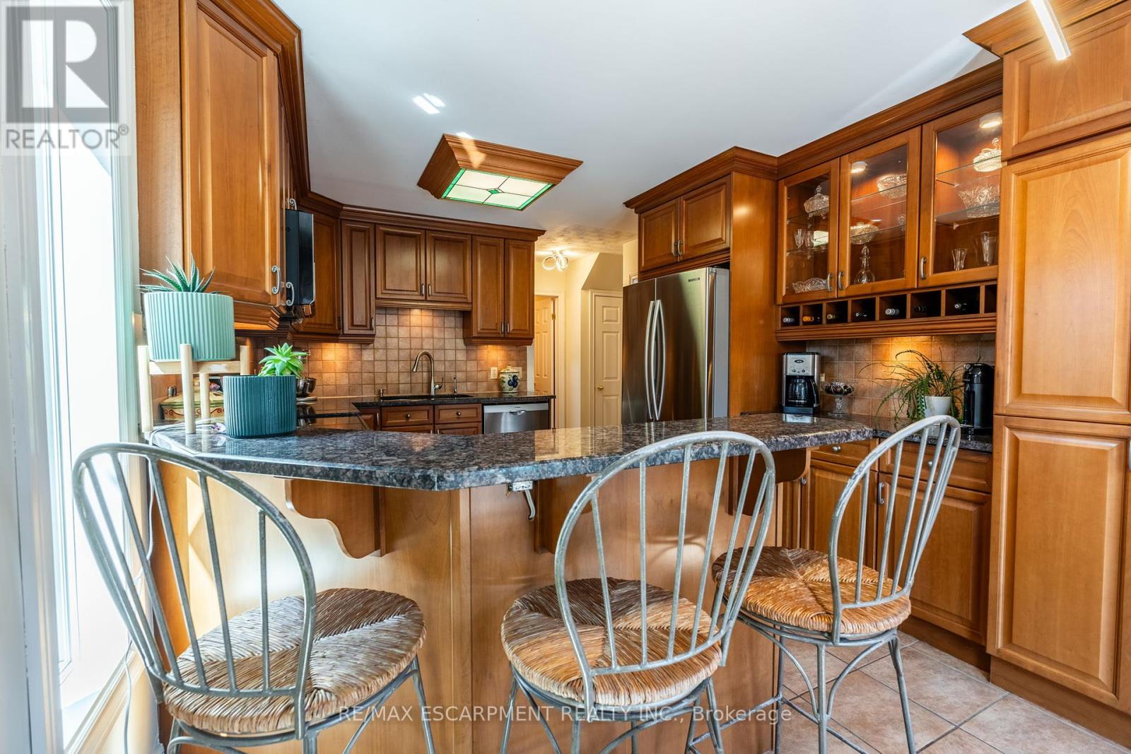 10 Shadowdale Drive, Hamilton, Ontario  L8E 5E7 - Photo 14 - X12081407