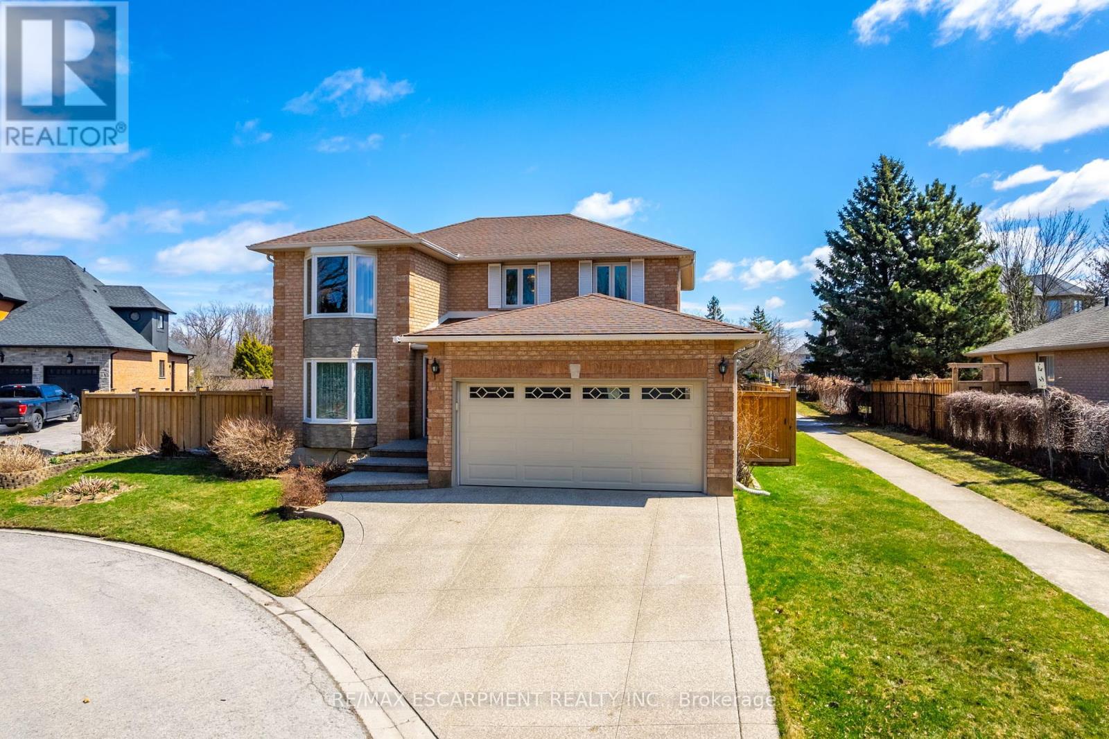 10 Shadowdale Drive, Hamilton, Ontario  L8E 5E7 - Photo 2 - X12081407