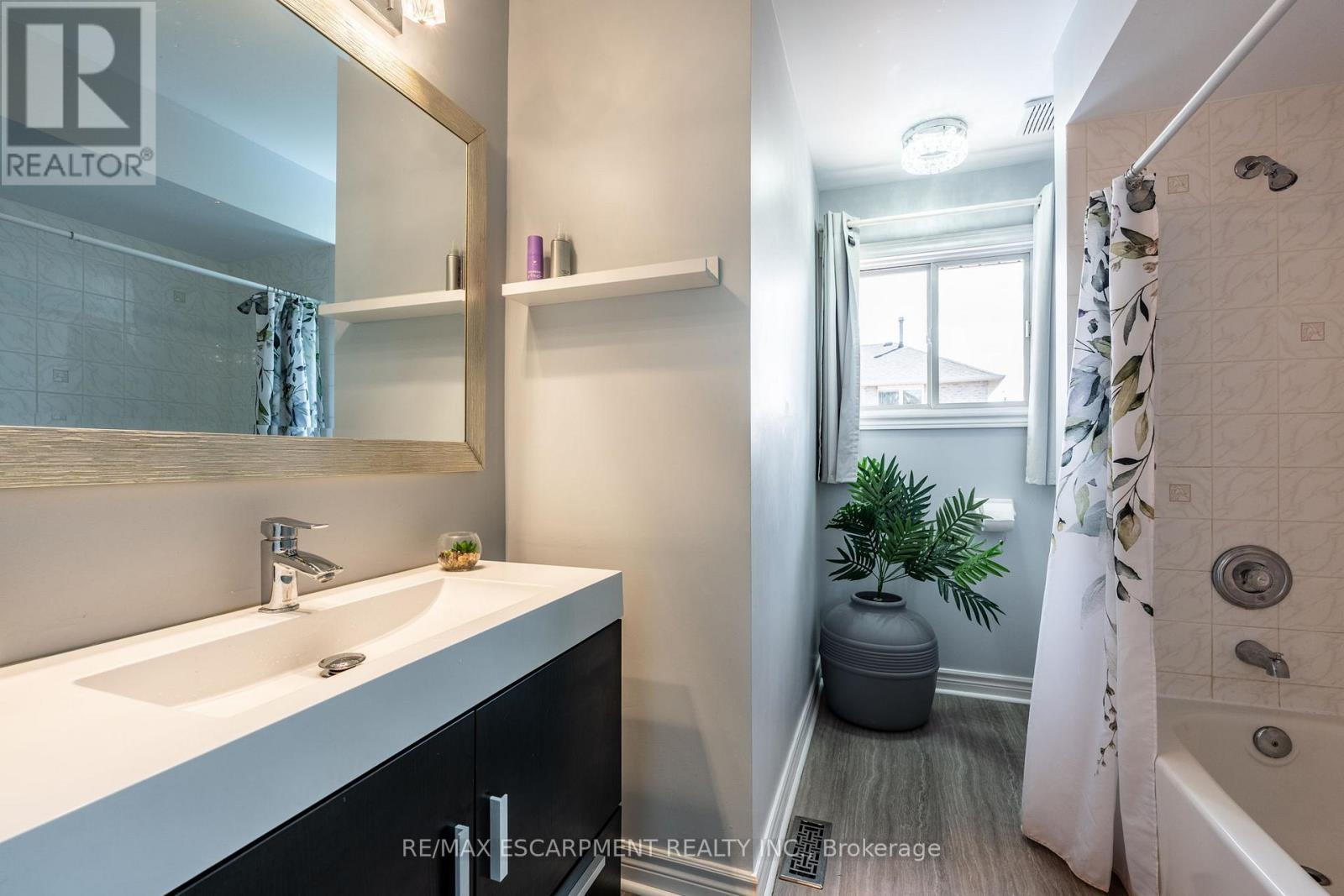 10 Shadowdale Drive, Hamilton, Ontario  L8E 5E7 - Photo 26 - X12081407