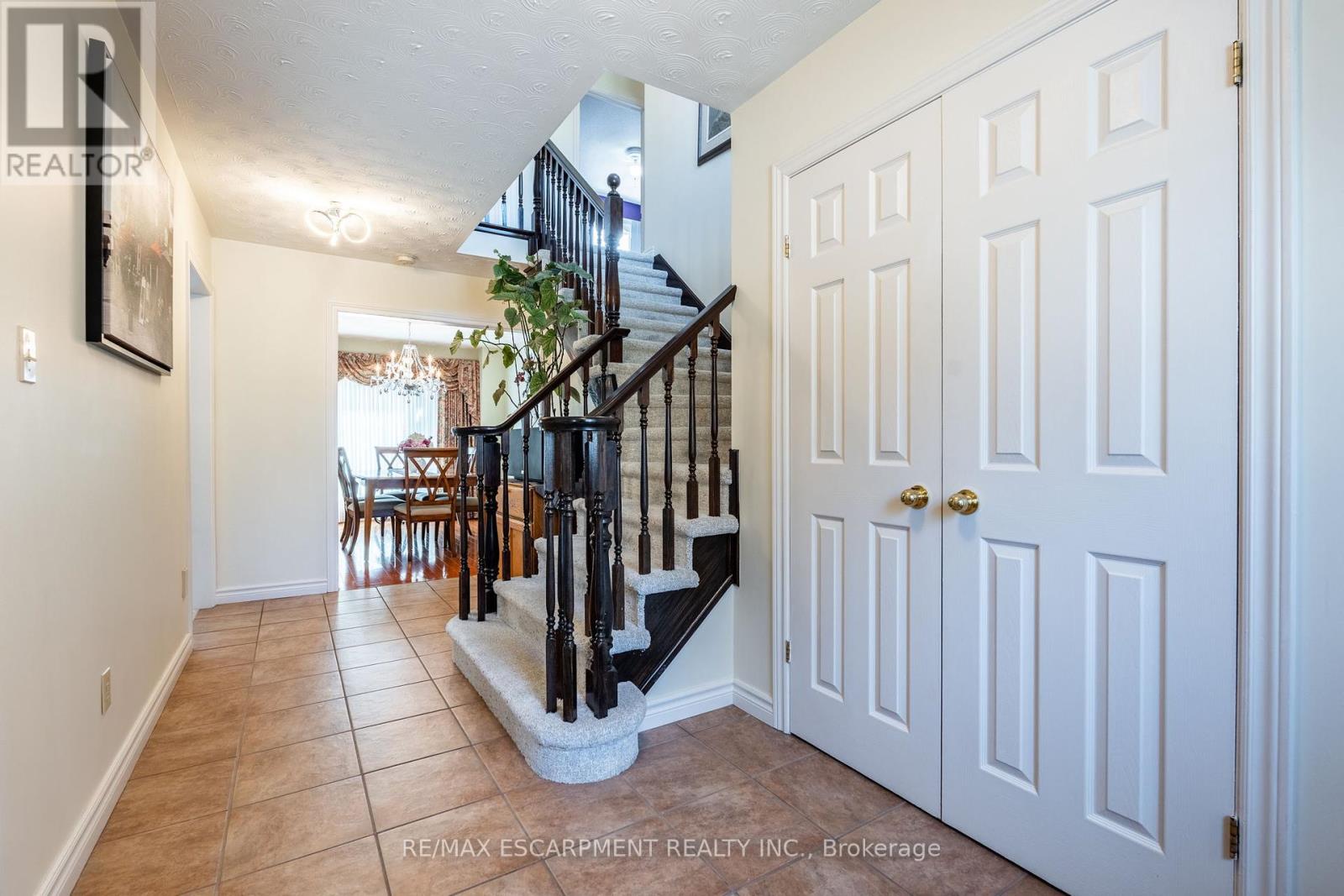 10 Shadowdale Drive, Hamilton, Ontario  L8E 5E7 - Photo 7 - X12081407