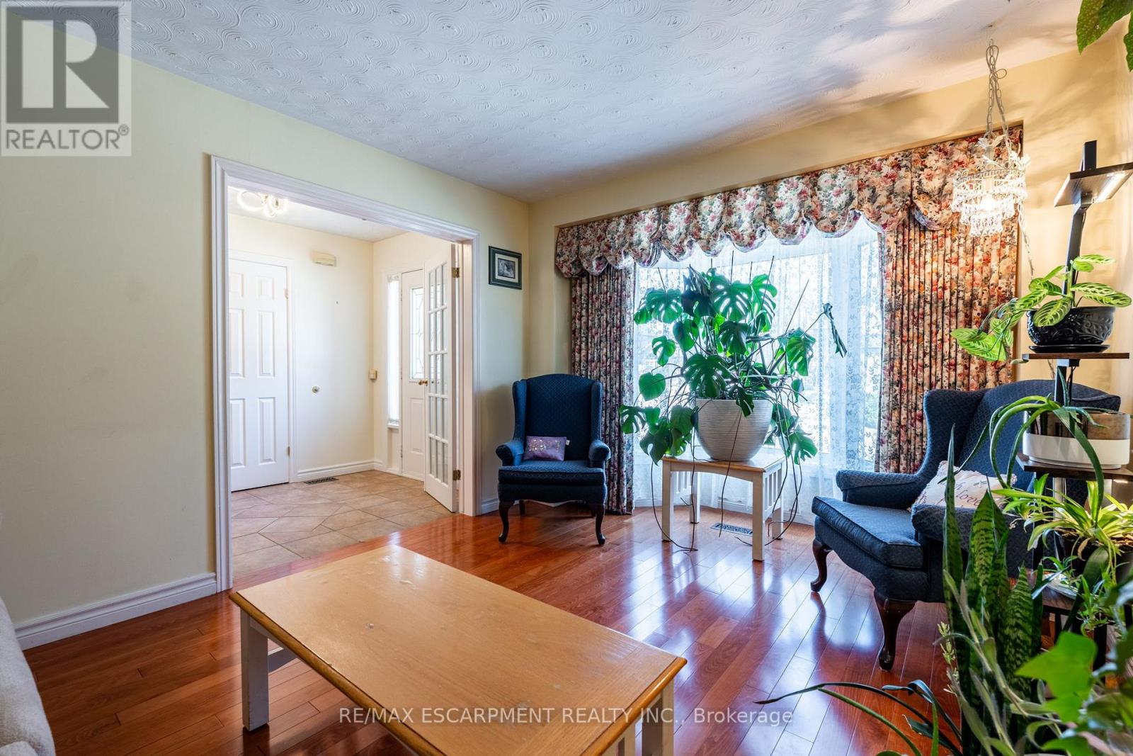 10 Shadowdale Drive, Hamilton, Ontario  L8E 5E7 - Photo 8 - X12081407
