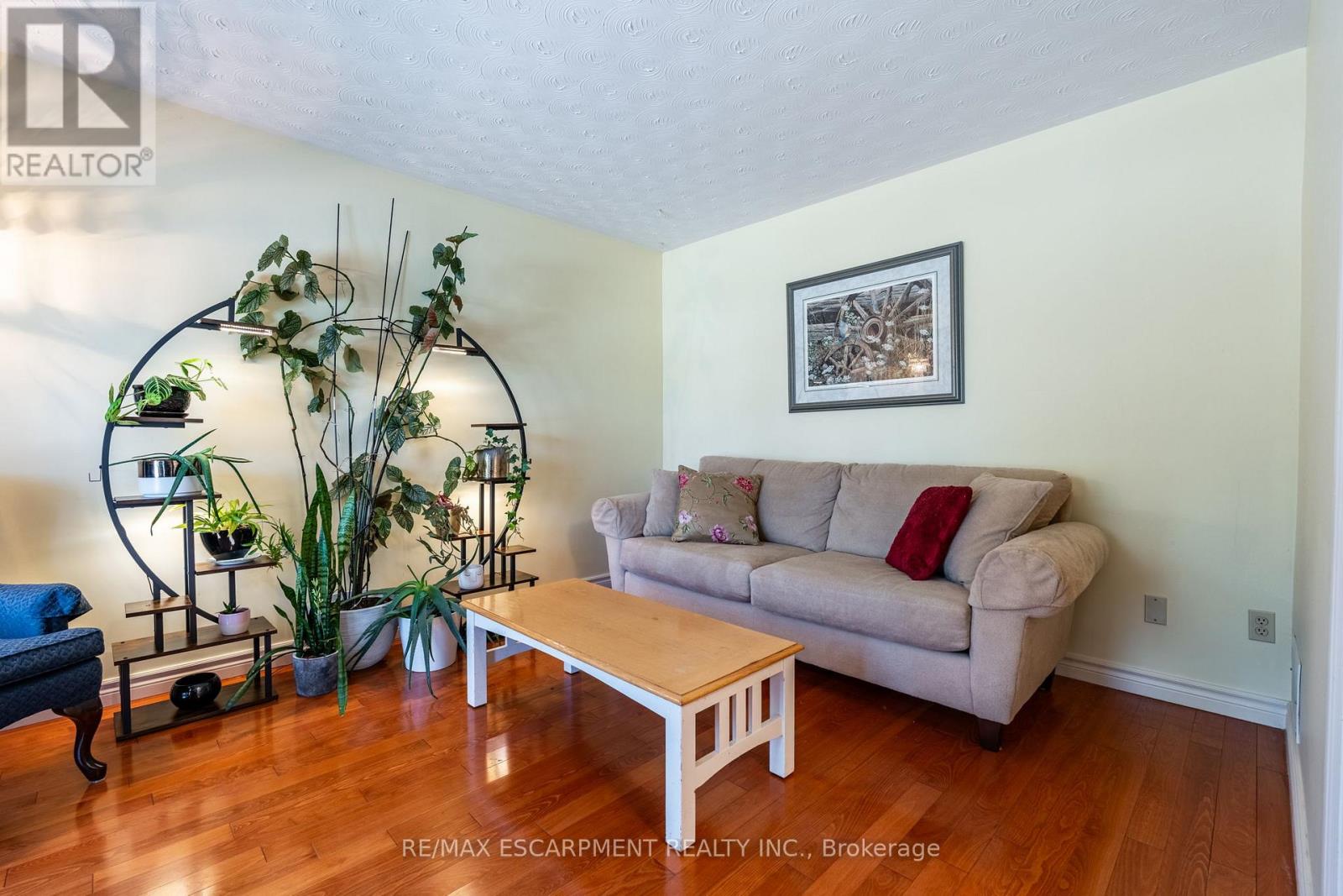 10 Shadowdale Drive, Hamilton, Ontario  L8E 5E7 - Photo 9 - X12081407