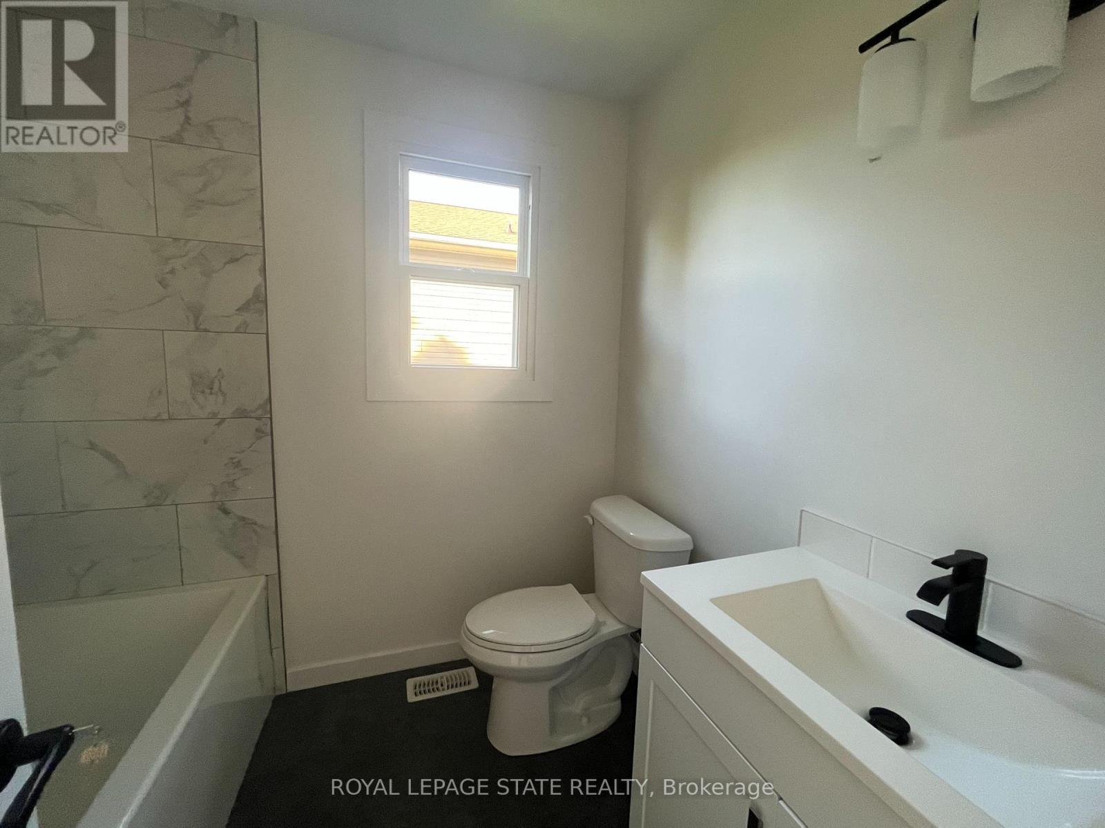 6316 Montrose Road, Niagara Falls, Ontario  L2H 1L6 - Photo 8 - X12081420