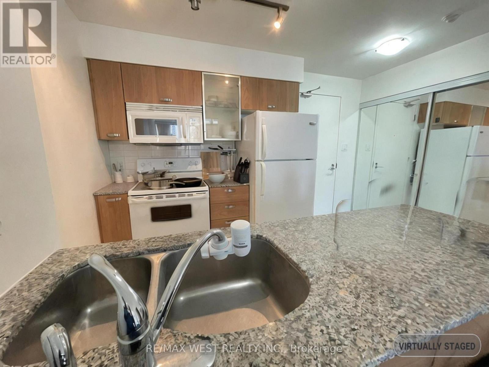 2506 - 38 Grenville Street, Toronto, Ontario  M4Y 3G5 - Photo 3 - C12079575