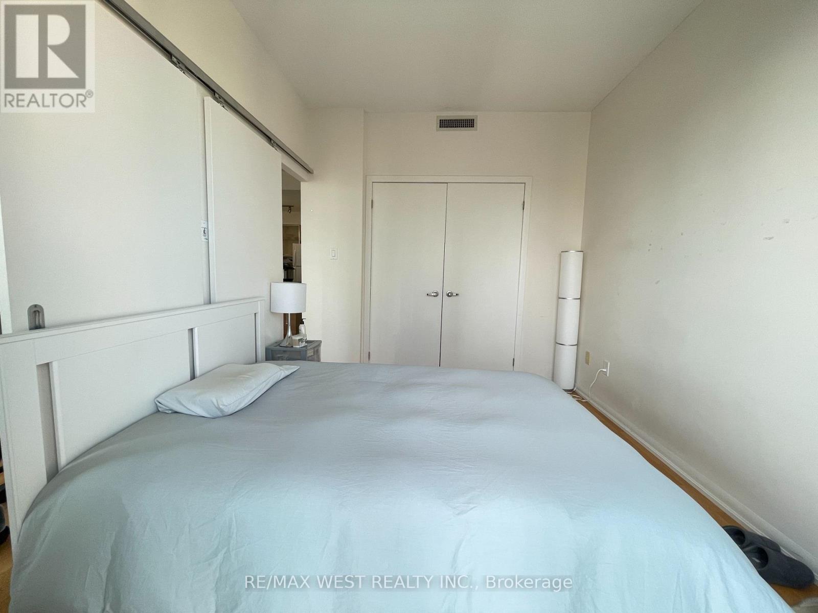 2506 - 38 Grenville Street, Toronto, Ontario  M4Y 3G5 - Photo 4 - C12079575