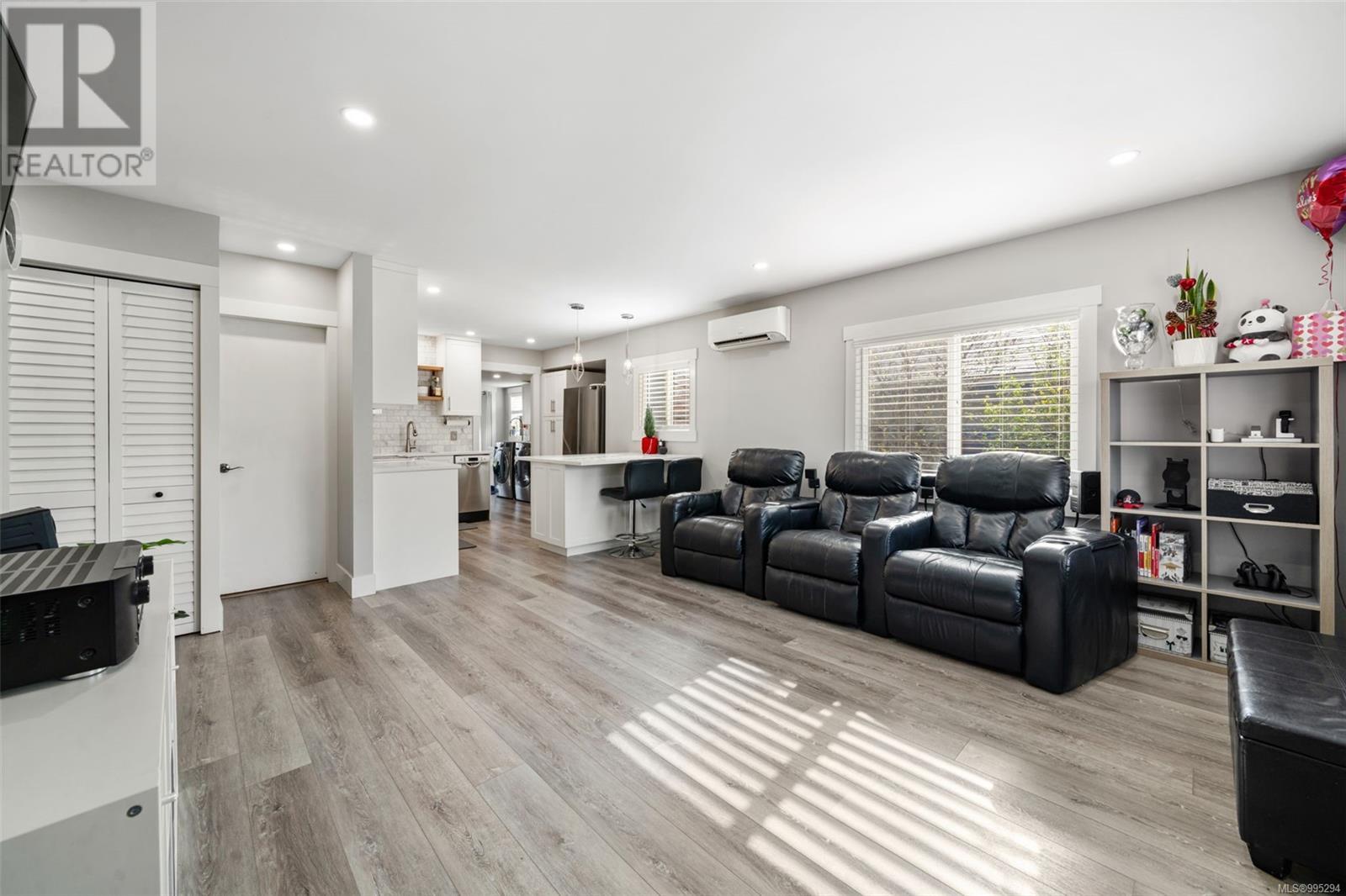 Property at 450 Obed Ave image 3