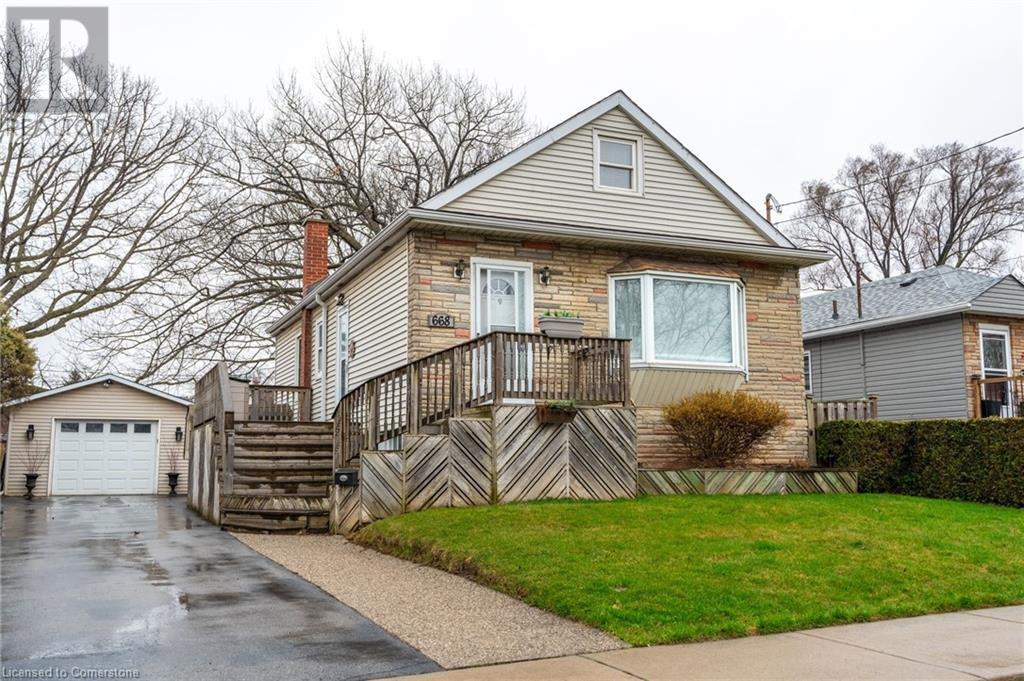 668 BURGESS Avenue, Hamilton, Ontario