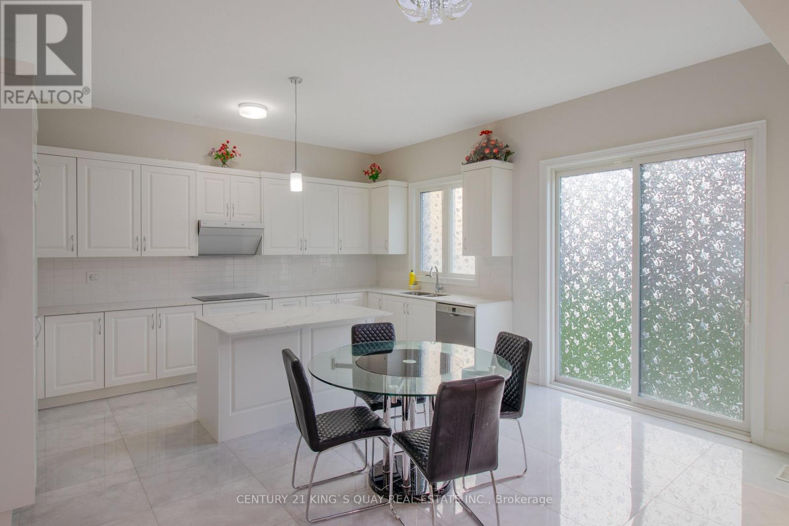 38 Tipp Drive, Richmond Hill, Ontario  L4E 1J3 - Photo 10 - N12073521