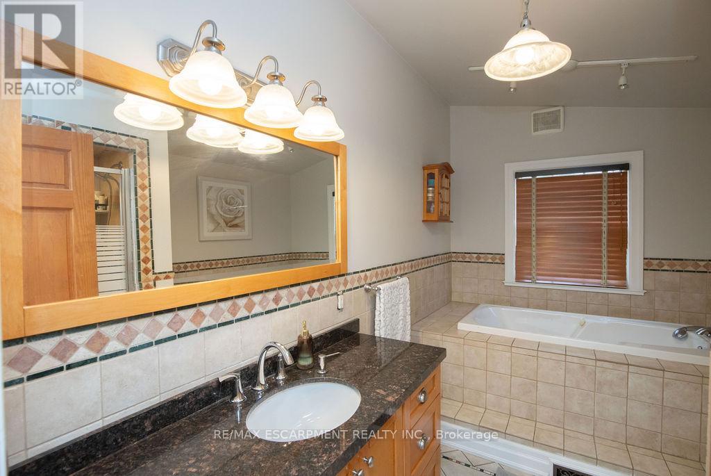 92 Auchmar Road, Hamilton, Ontario  L9C 1C5 - Photo 16 - X12078664