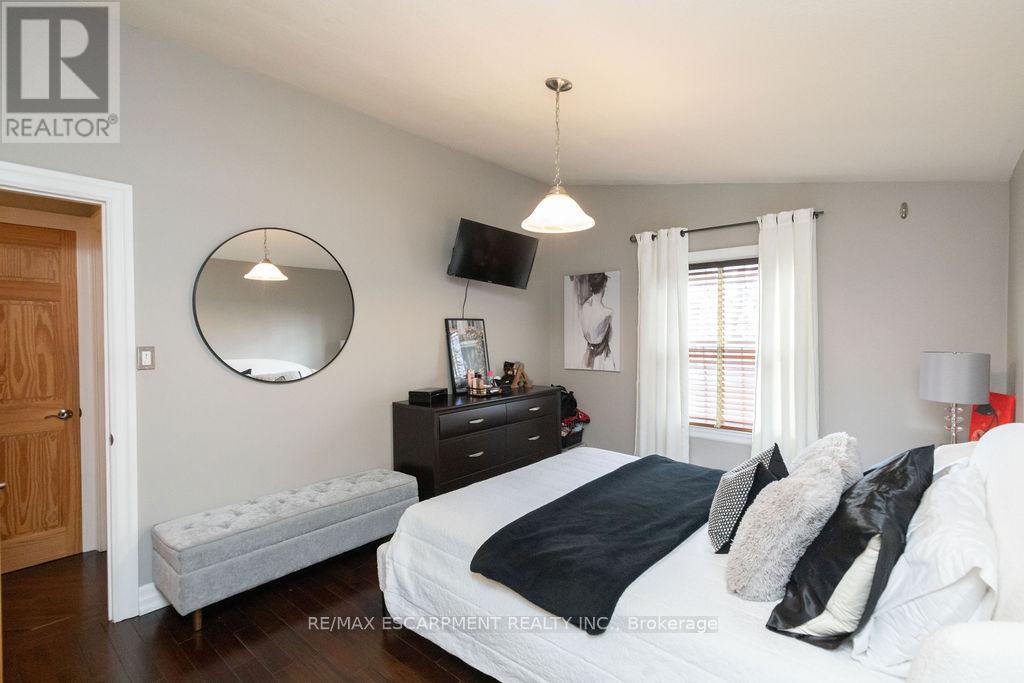 92 Auchmar Road, Hamilton, Ontario  L9C 1C5 - Photo 22 - X12078664
