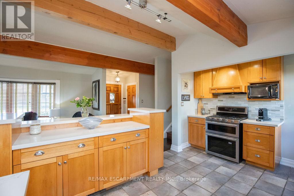 92 Auchmar Road, Hamilton, Ontario  L9C 1C5 - Photo 6 - X12078664
