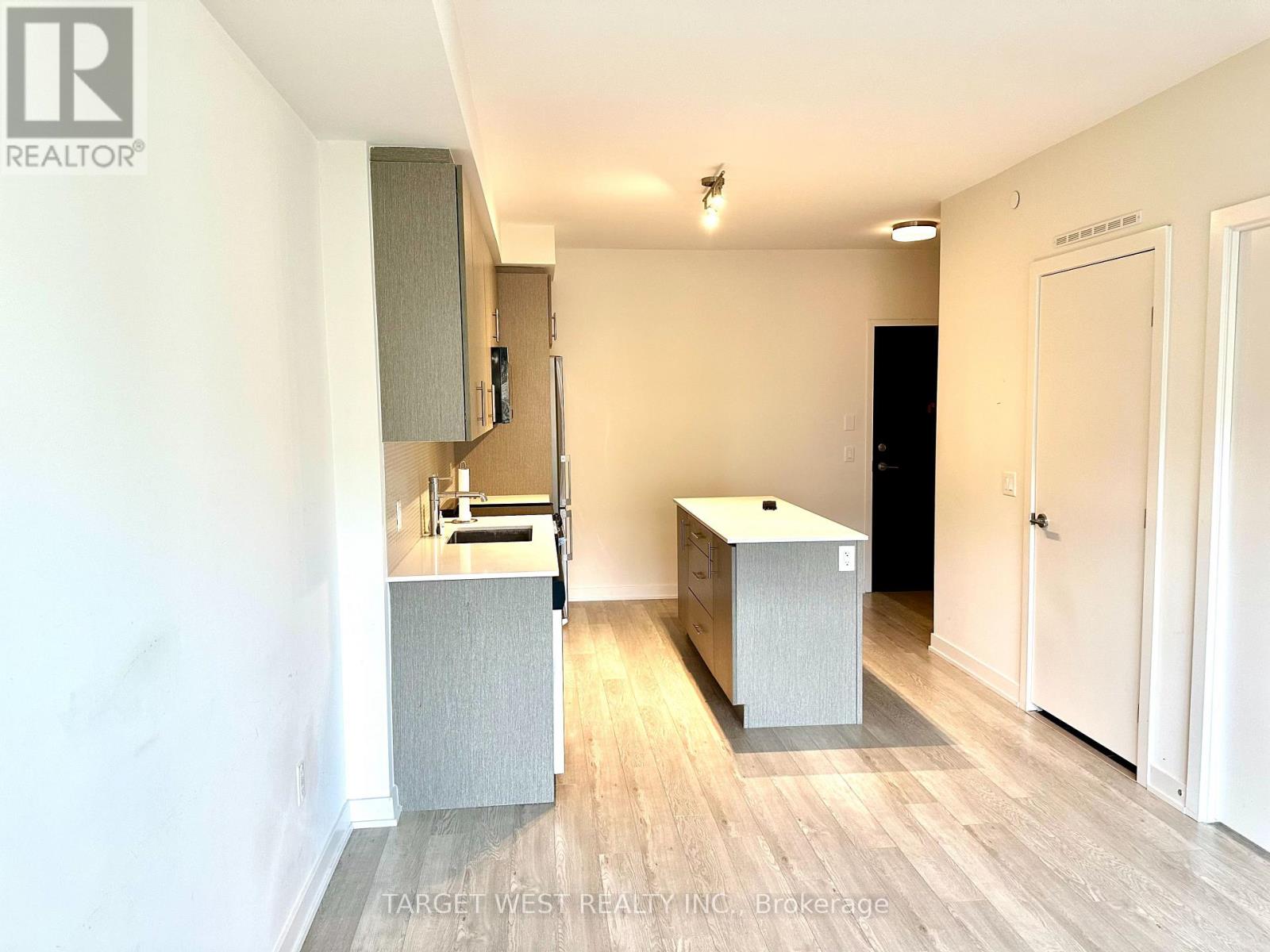 421 - 212 King William Street E, Hamilton, Ontario  L8R 3N9 - Photo 2 - X12071889
