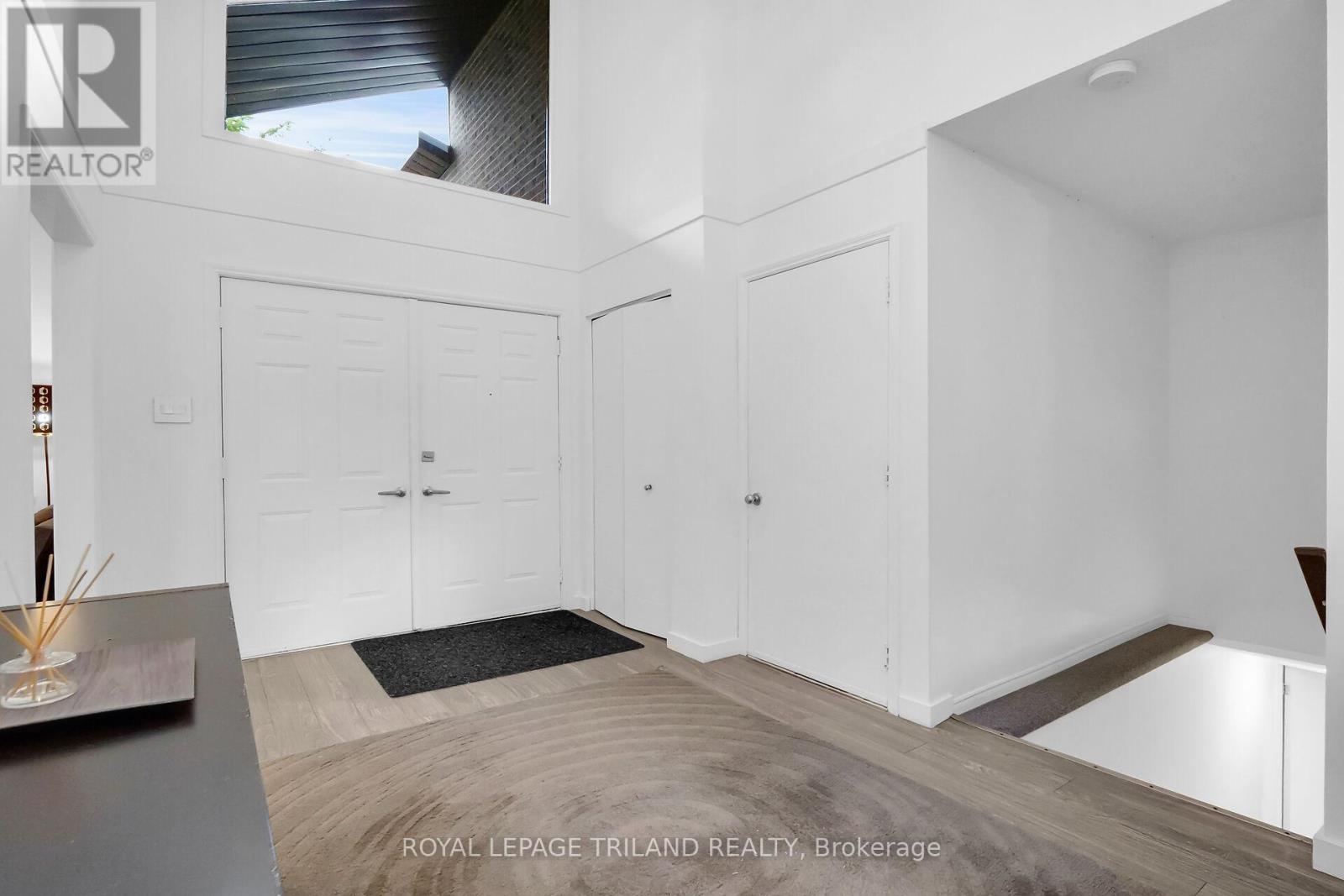 Property at 1008 THISTLEDOWN WAY image 3