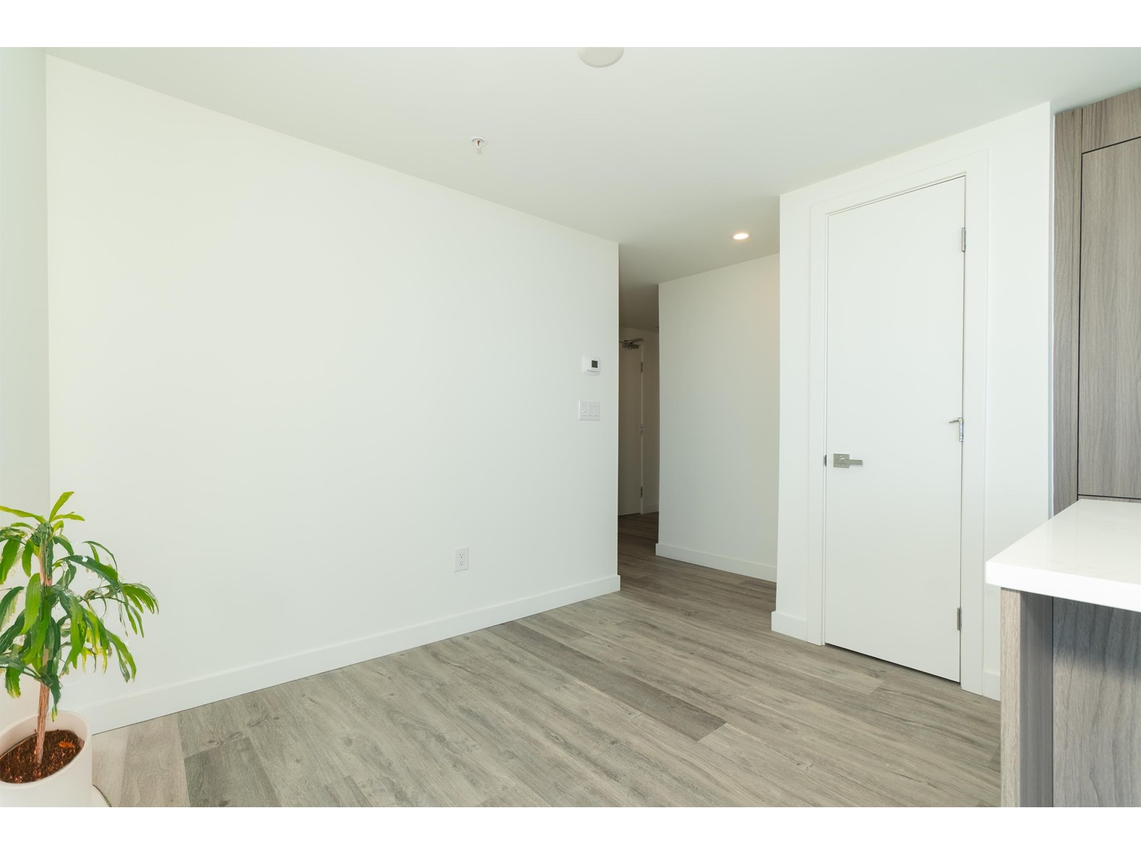 2709 9675 King George Boulevard, Surrey, British Columbia  V3T 0T7 - Photo 10 - R2989573