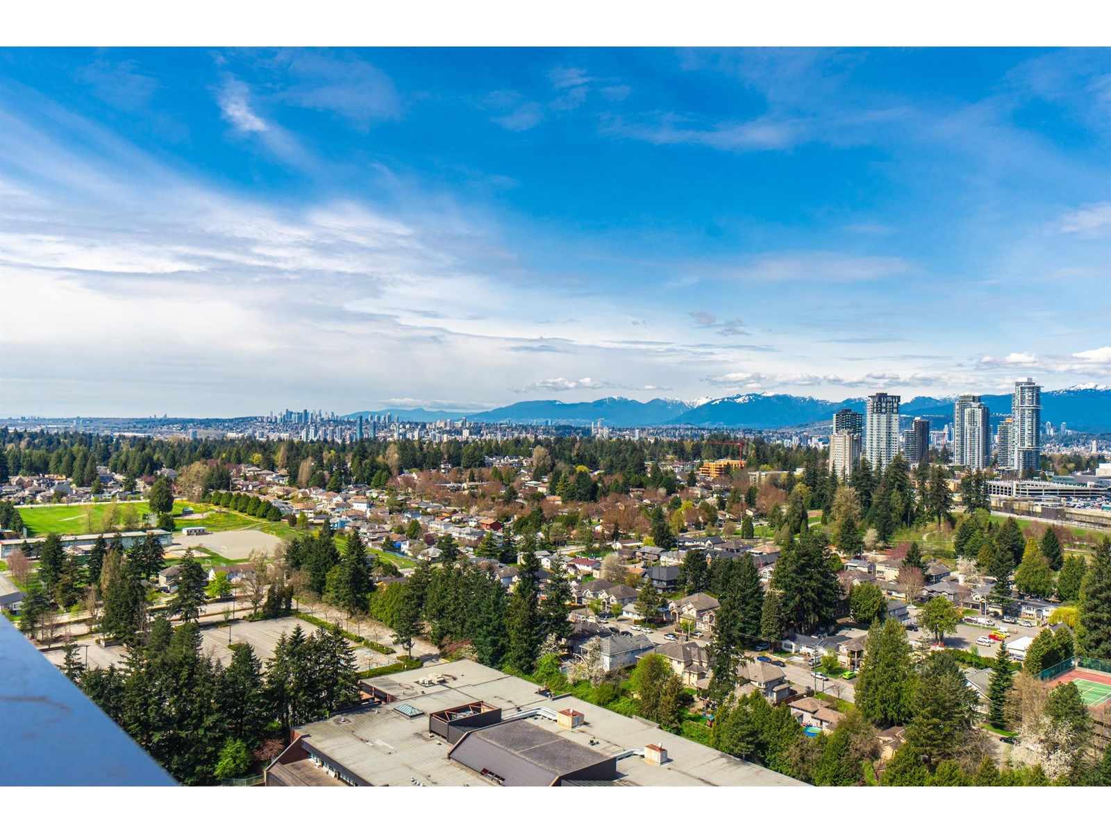 2709 9675 King George Boulevard, Surrey, British Columbia  V3T 0T7 - Photo 1 - R2989573