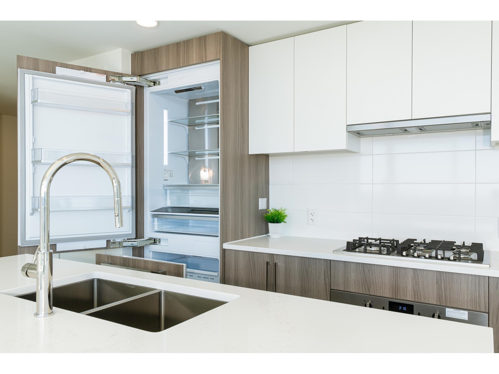2709 9675 King George Boulevard, Surrey, British Columbia  V3T 0T7 - Photo 8 - R2989573