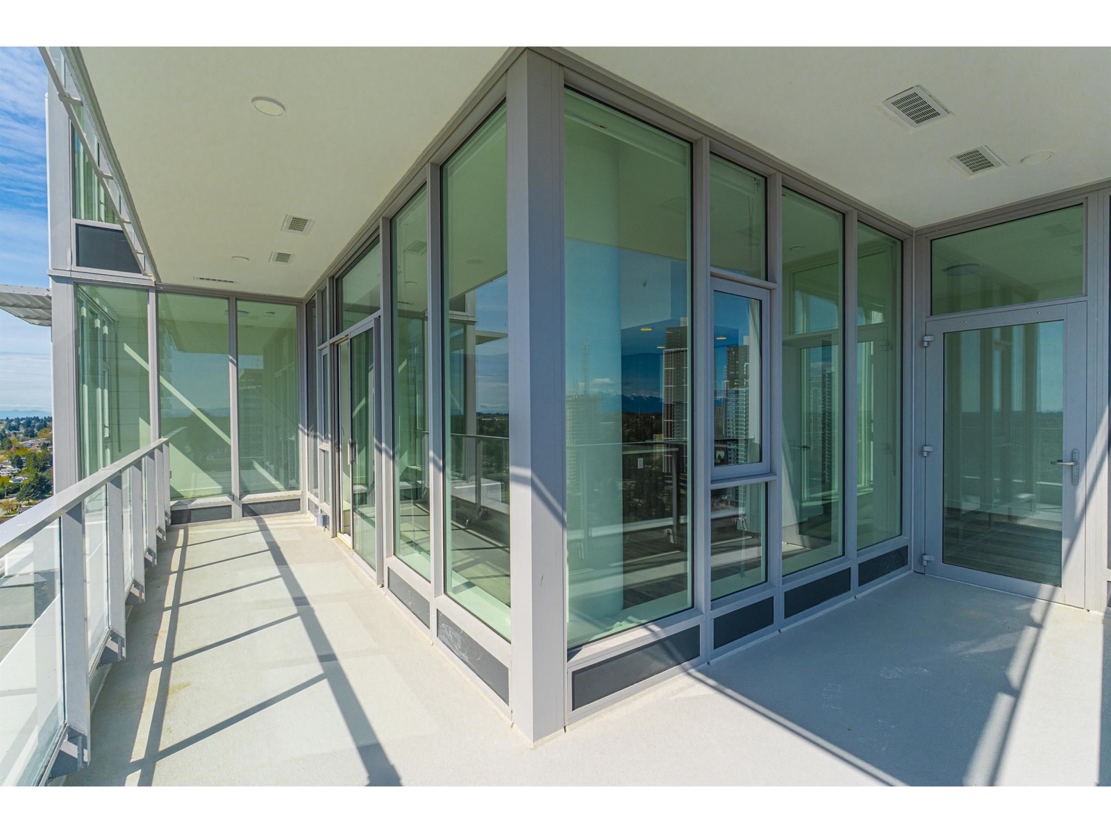 2709 9675 King George Boulevard, Surrey, British Columbia  V3T 0T7 - Photo 25 - R2989573