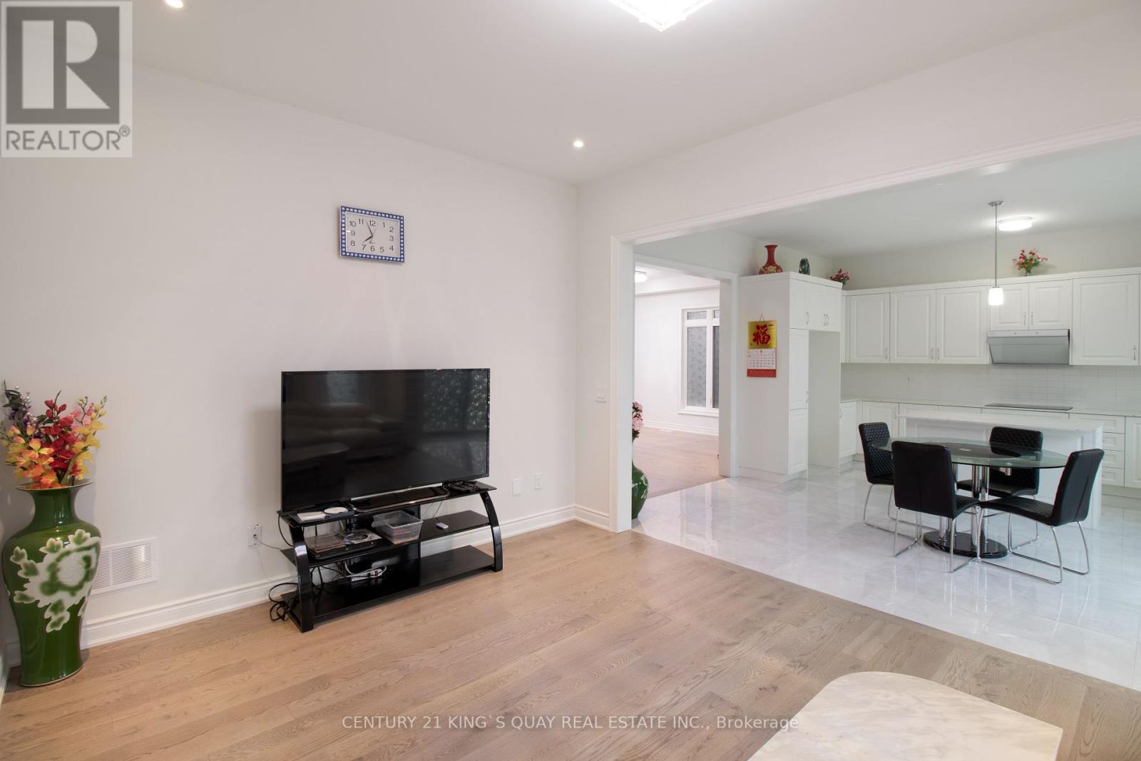 38 Tipp Drive, Richmond Hill, Ontario  L4E 1J3 - Photo 19 - N12073521