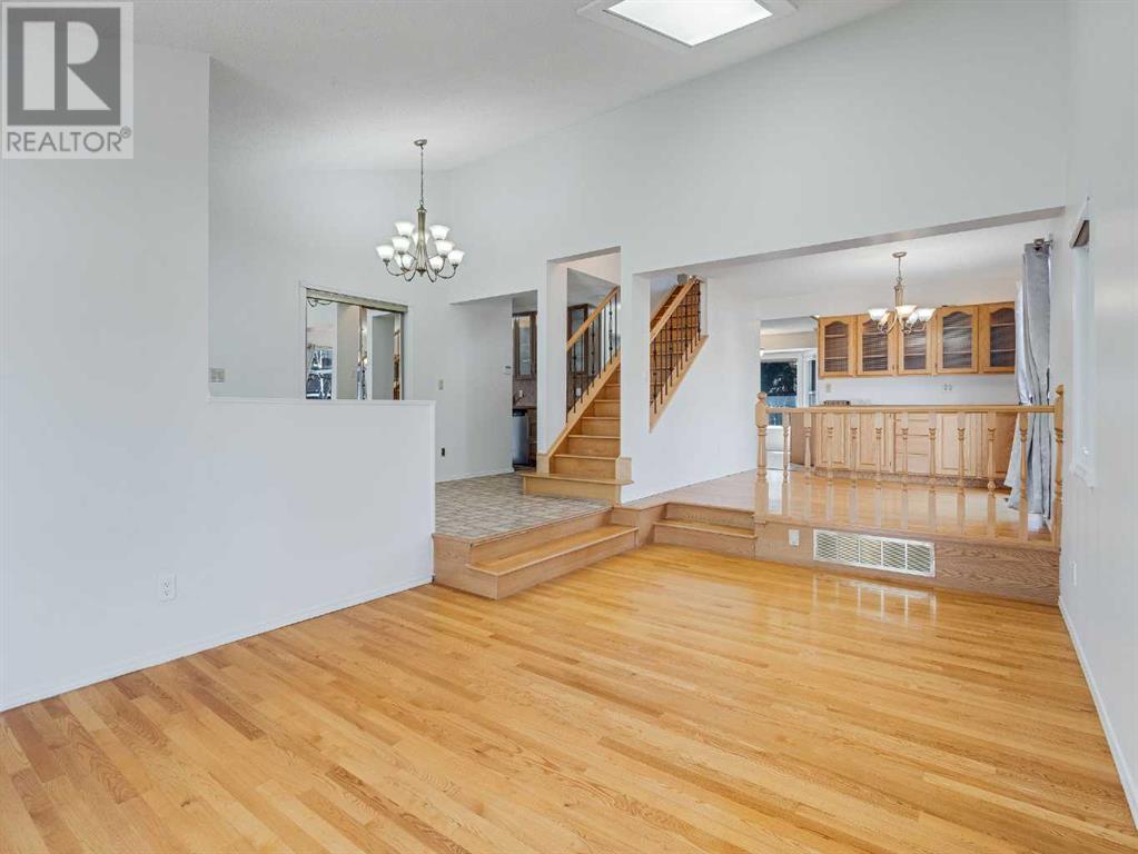 27 Castlebury Road Ne, Calgary, Alberta  T3J 1M3 - Photo 9 - A2211410