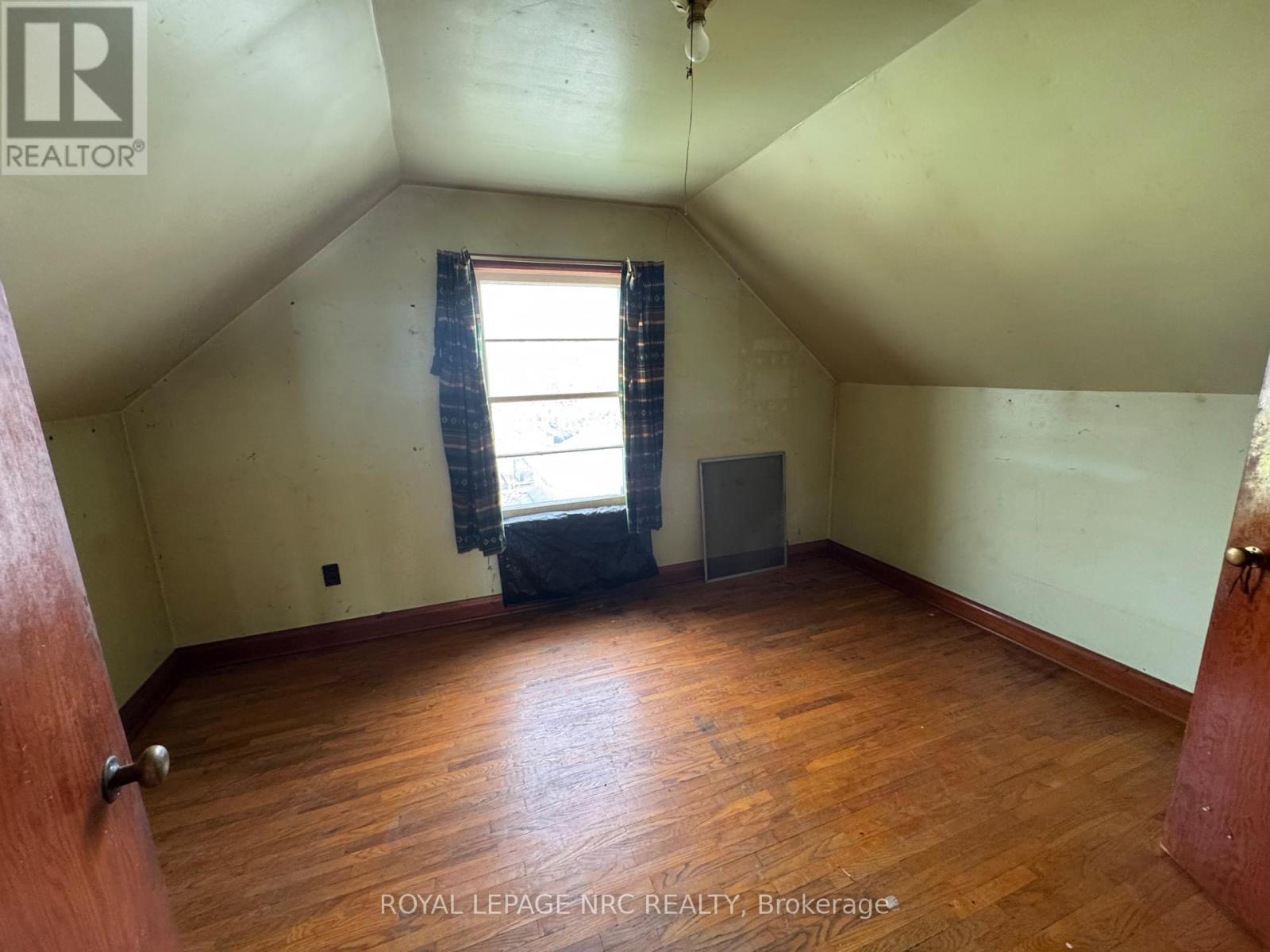 3 Eastbourne Avenue, St. Catharines, Ontario  L2M 5K3 - Photo 10 - X12081519
