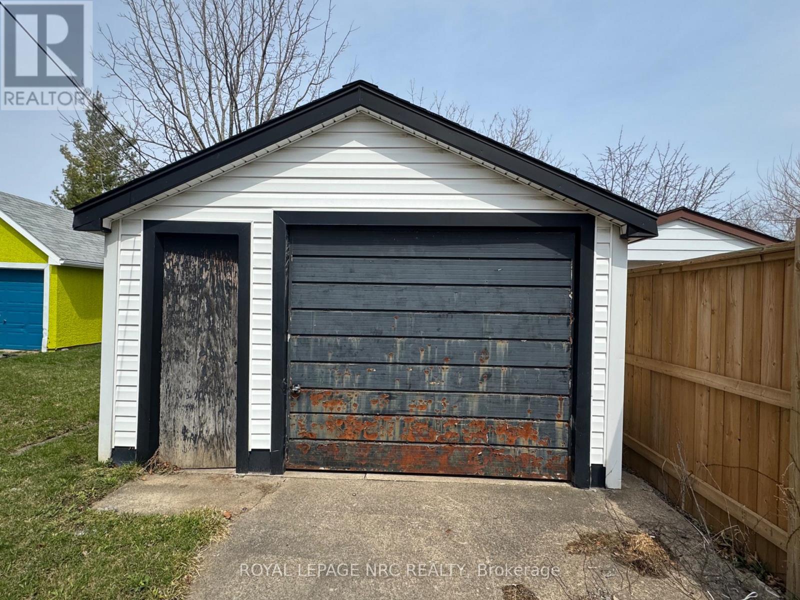 3 Eastbourne Avenue, St. Catharines, Ontario  L2M 5K3 - Photo 18 - X12081519